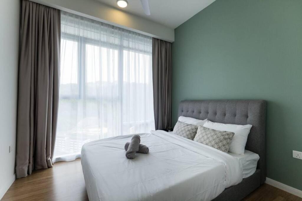 Mountain View 2 room KL East Mall 4pax NEW