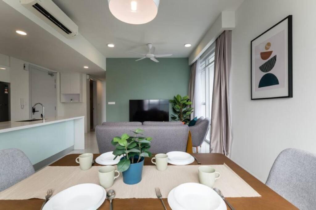 Mountain View 2 room KL East Mall 4pax NEW