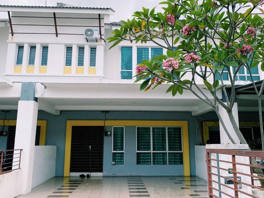 Spacious cozy Lakeville homestay 4 bedrooms all with AirCond photo 1