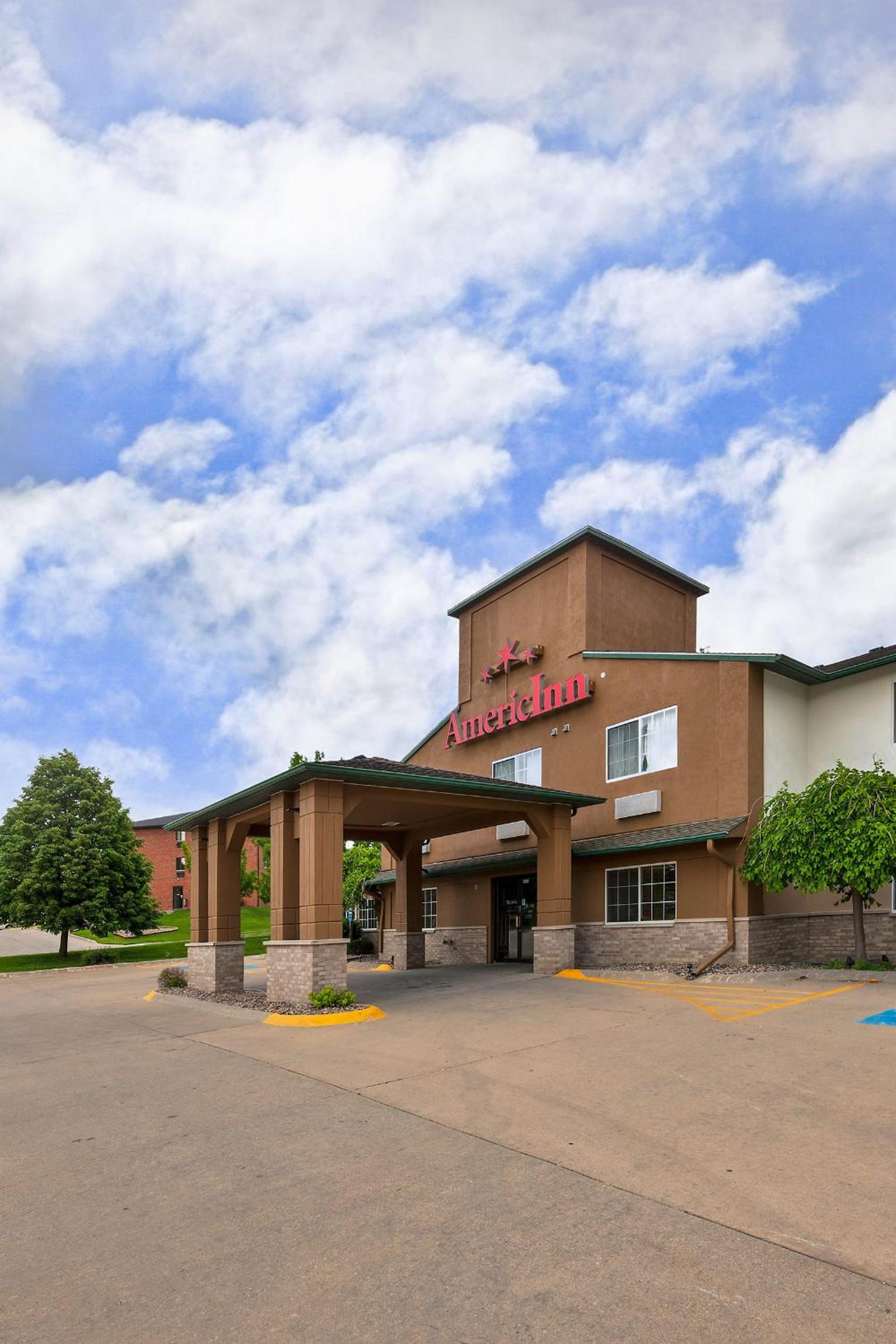 Hotel AmericInn by Wyndham Des Moines Airport