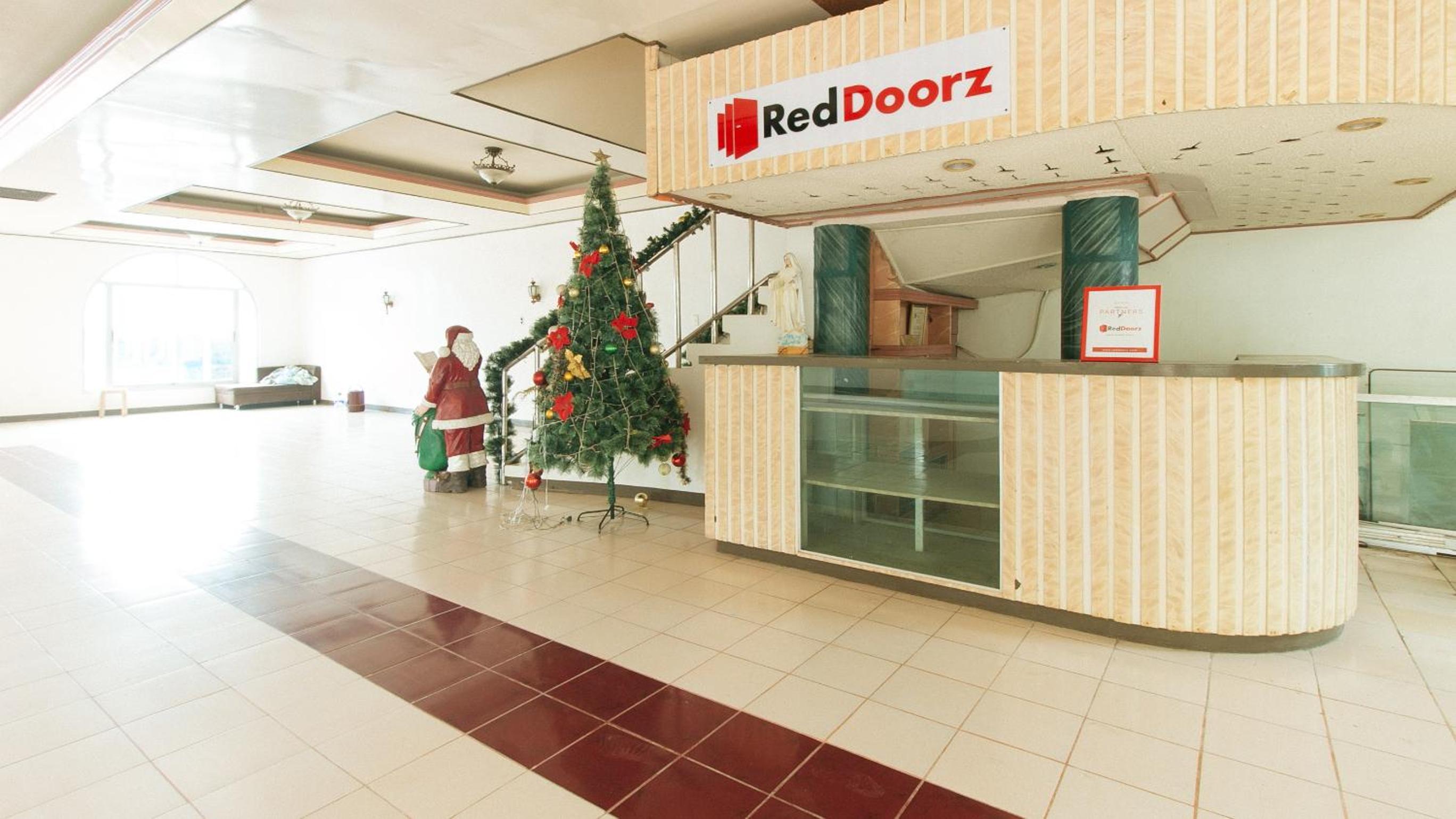 RedDoorz at Royal Grande Beach Resort Batangas