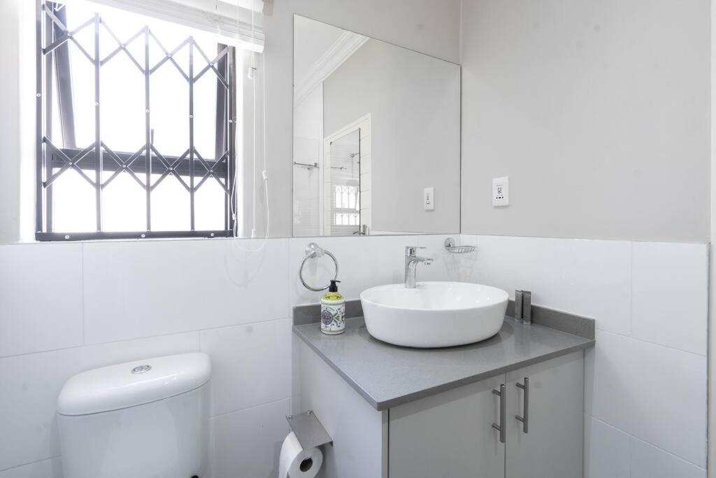 Private Modern 10 bdrm Home tucked away in Sandton