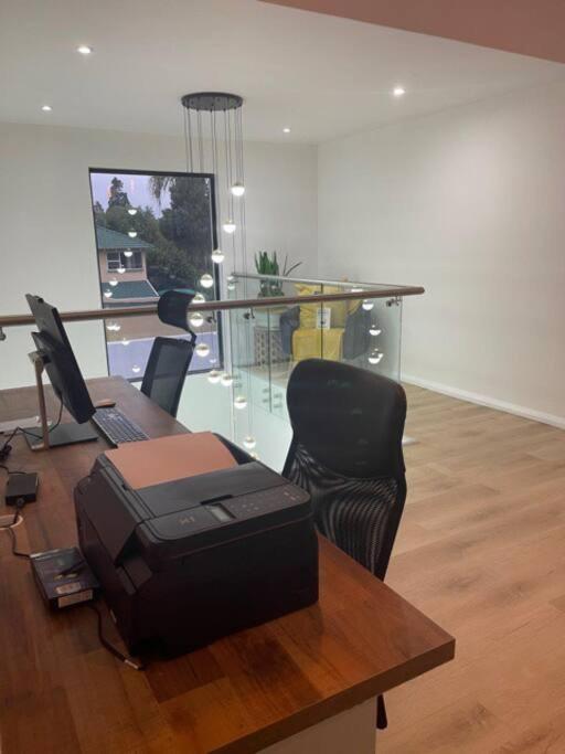 Private Modern 10 bdrm Home tucked away in Sandton