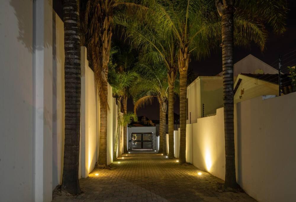 Private Modern 10 bdrm Home tucked away in Sandton