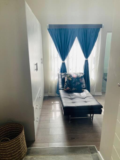 Private Modern 10 bdrm Home tucked away in Sandton