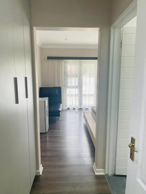 Private Modern 10 bdrm Home tucked away in Sandton