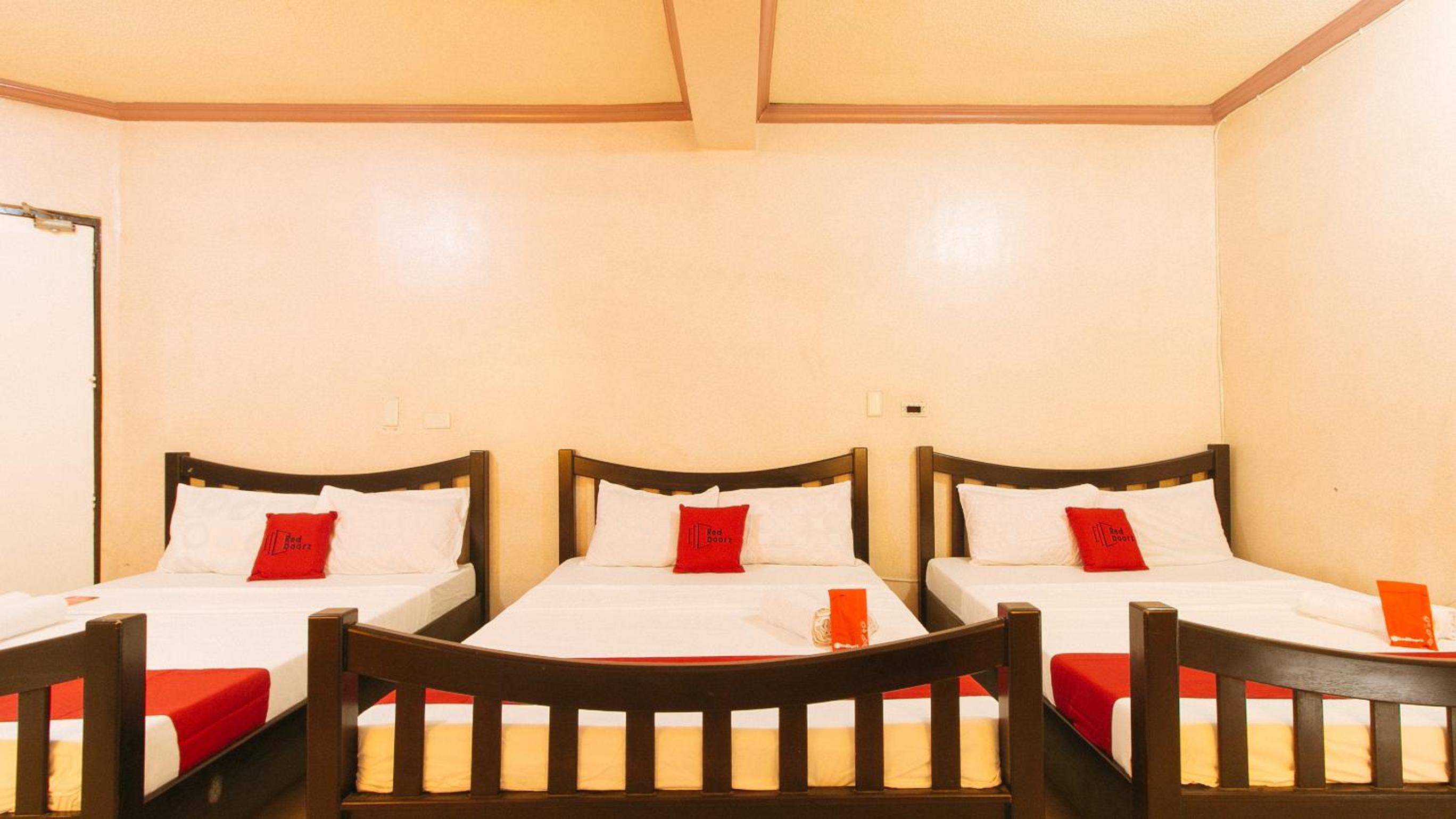 RedDoorz at Royal Grande Beach Resort Batangas
