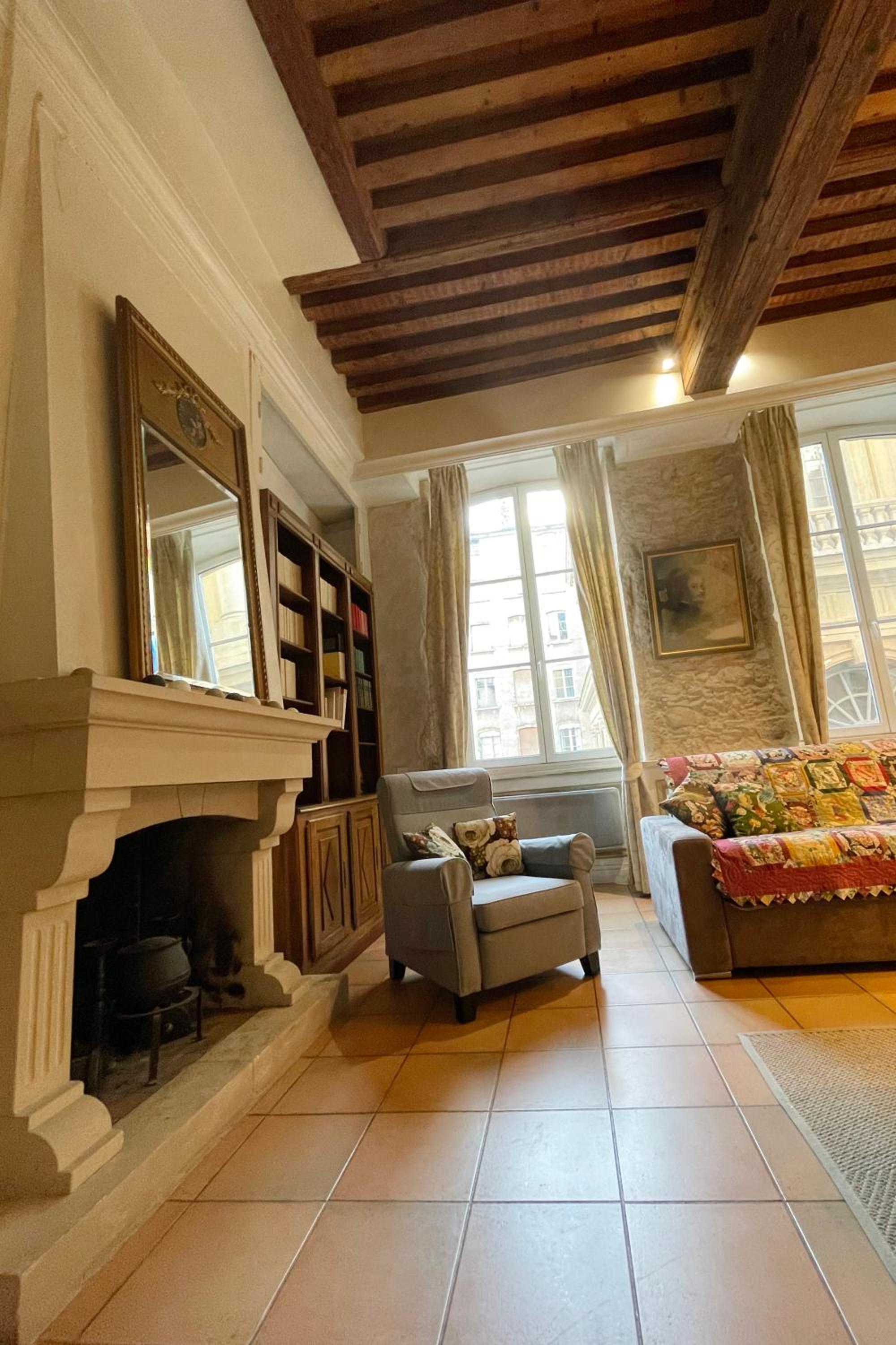 Coeur Vieux Lyon, 60 M2 lumineux tout confort