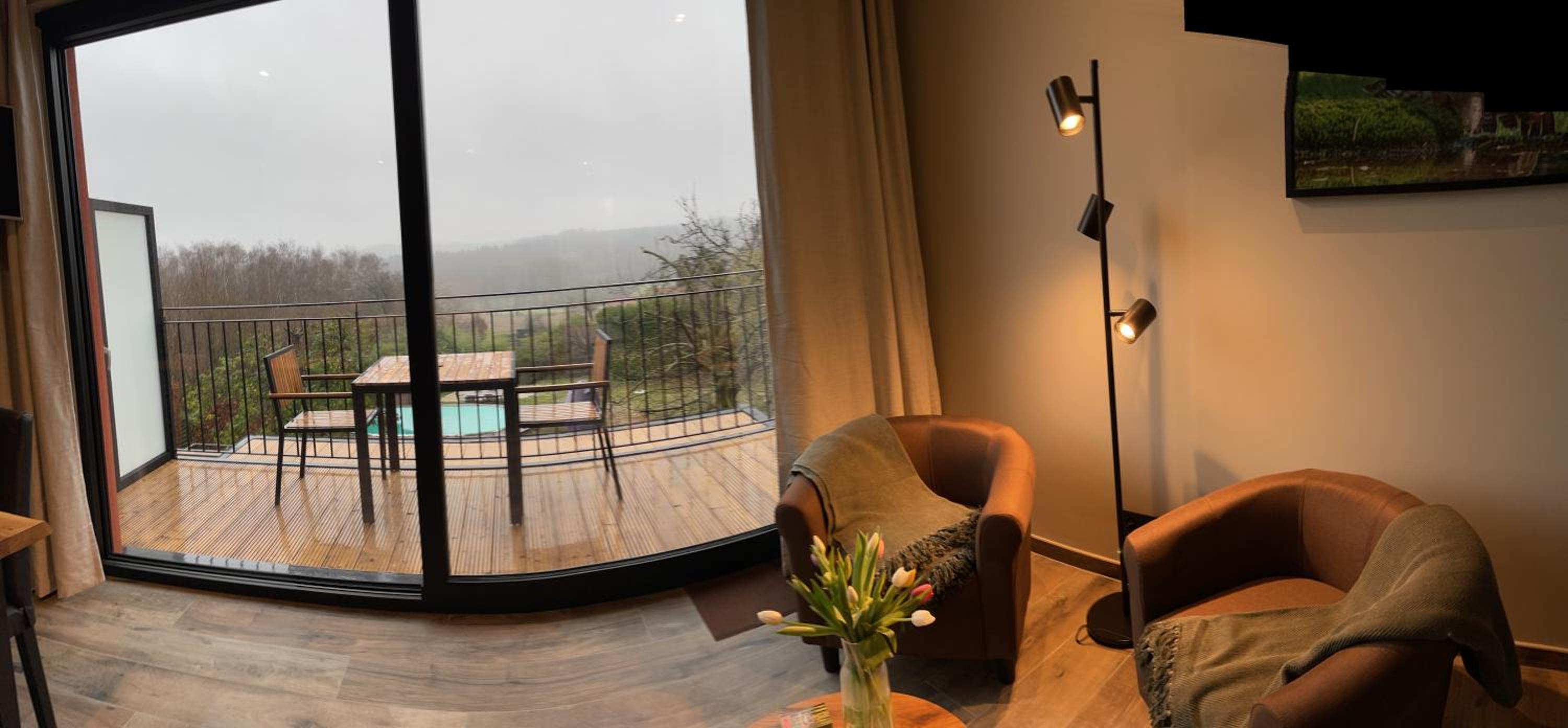 Hallerbos B&B in Bluebell Forest