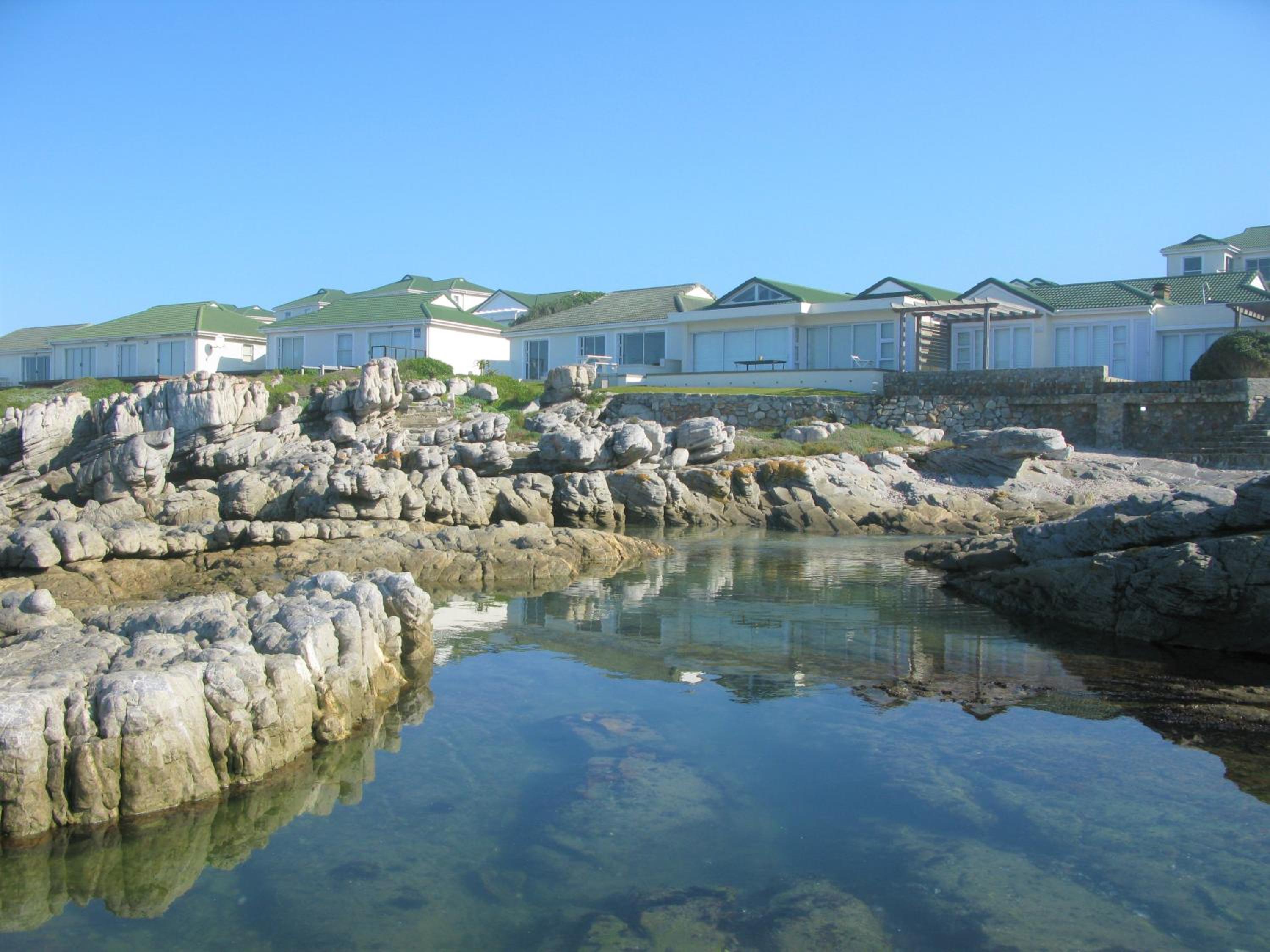 Beachfront Cottage - Hermanus Whale View view 5