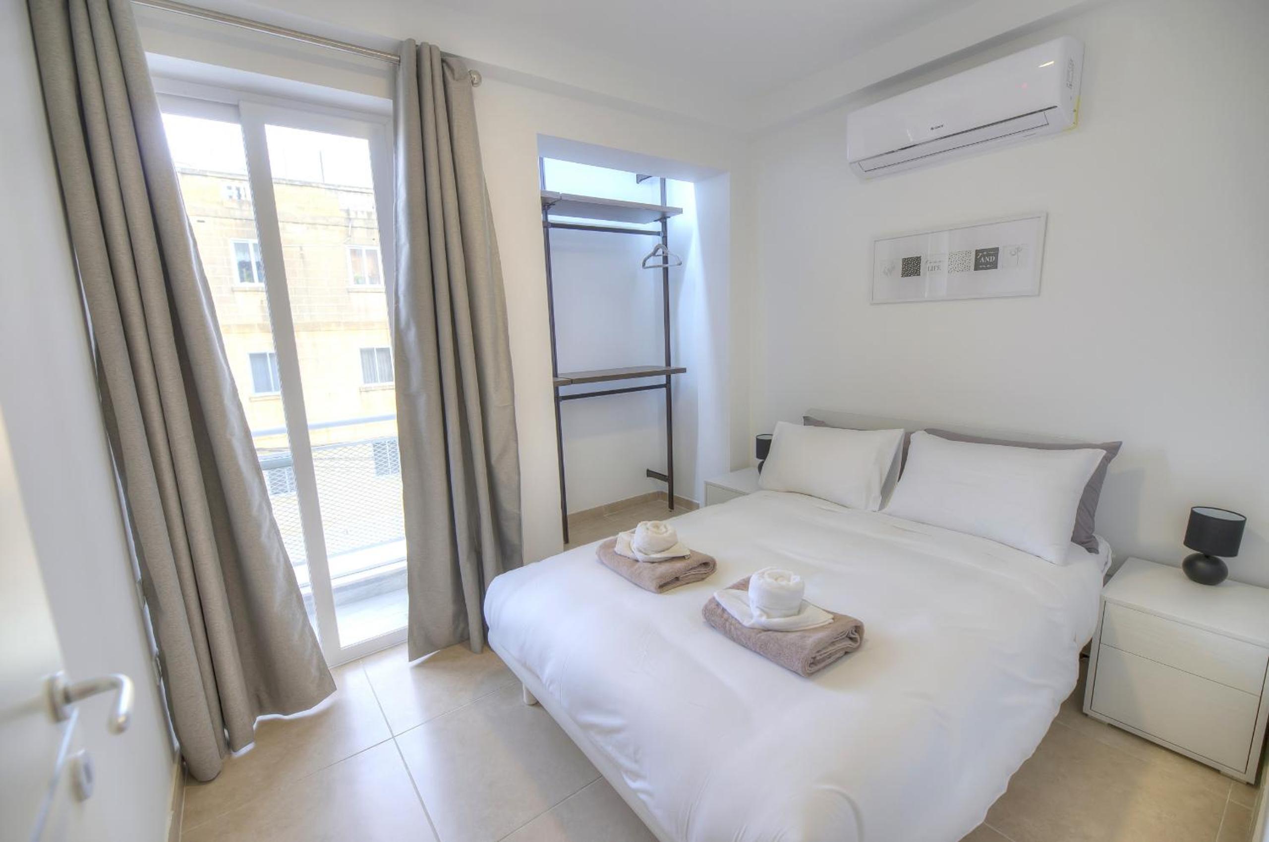 Spacious and tastefully furnished 2 bedroom apartment DDIF1-3 view 2