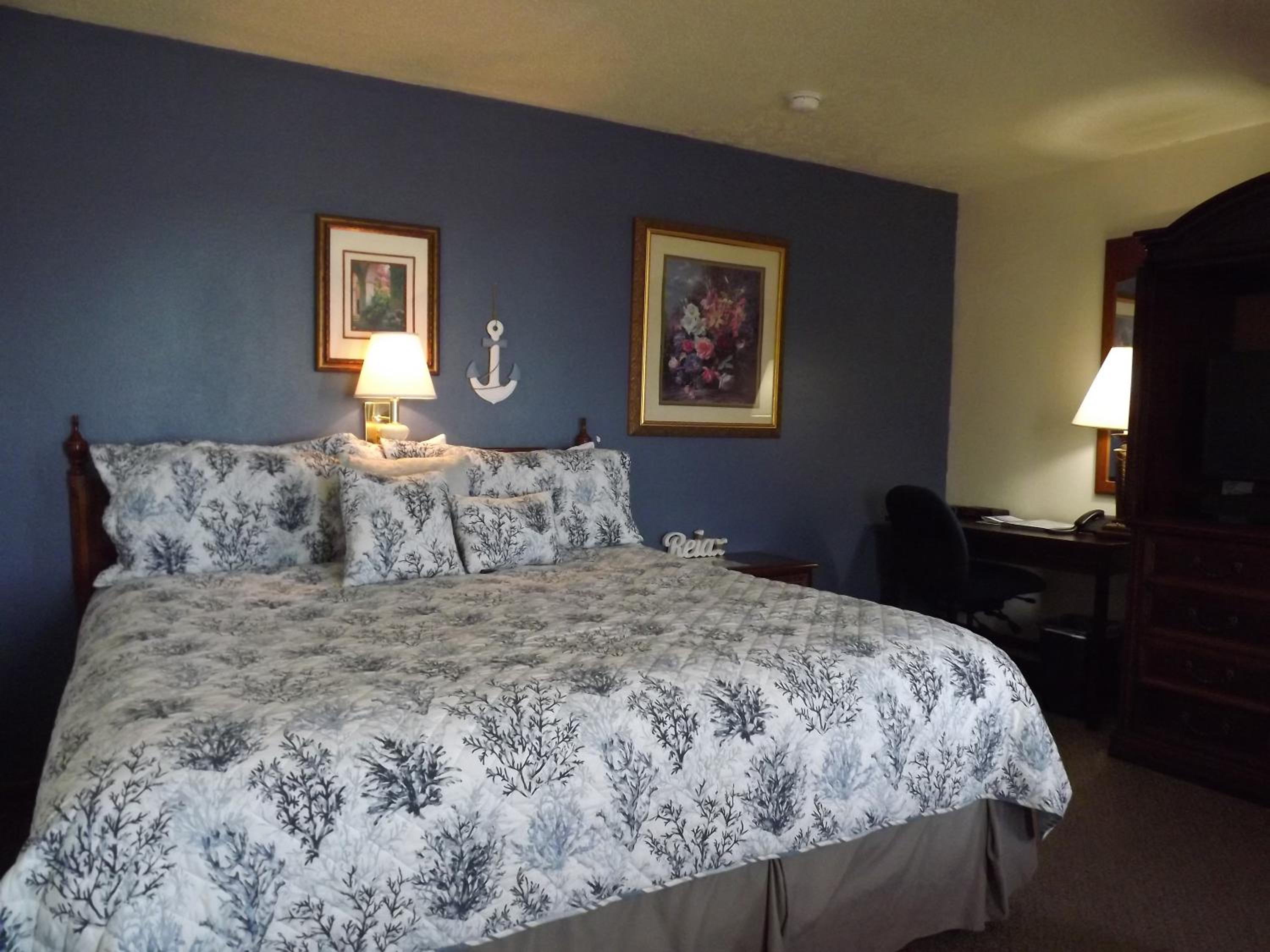 Crest Country Inn