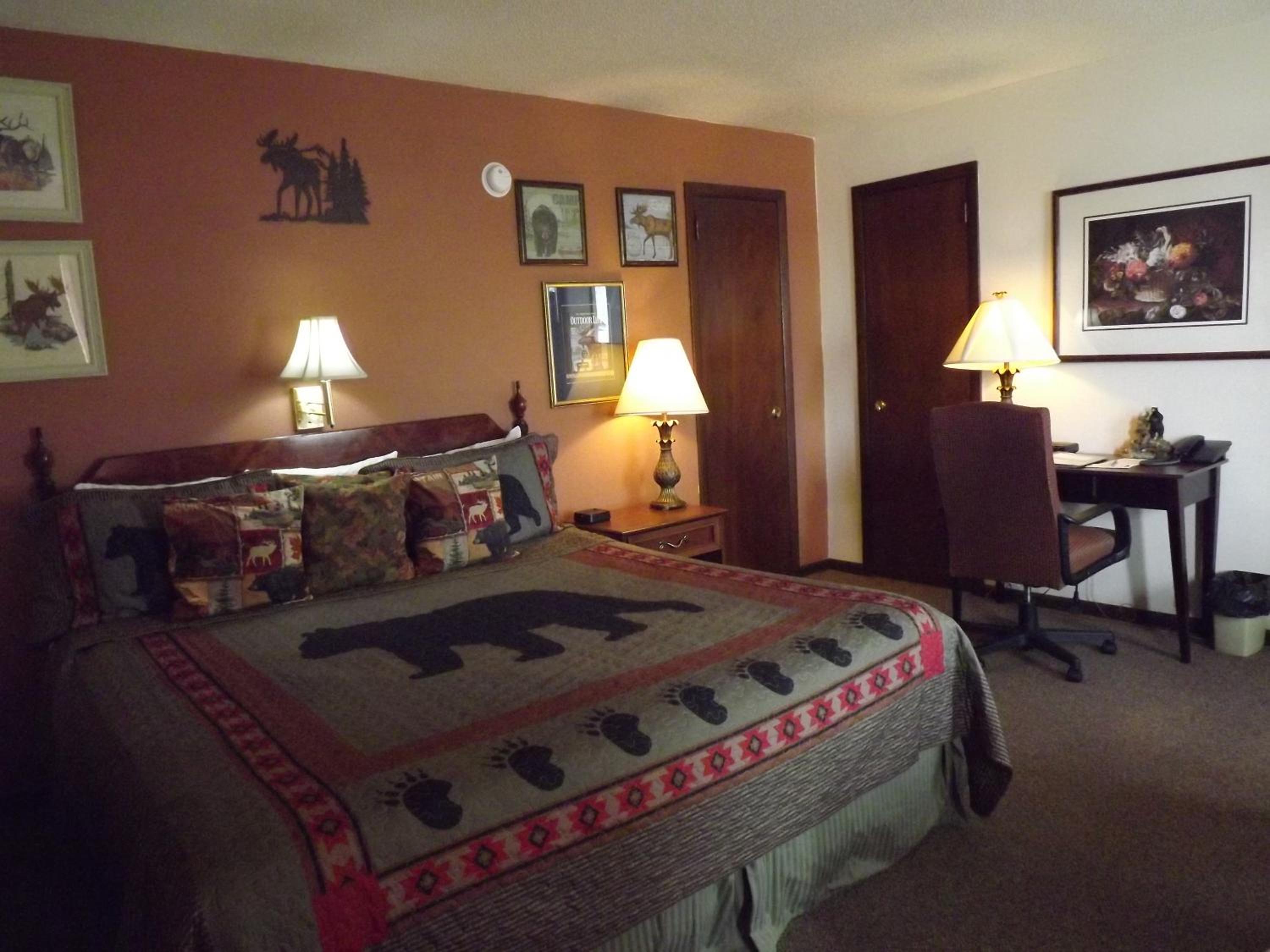 Crest Country Inn
