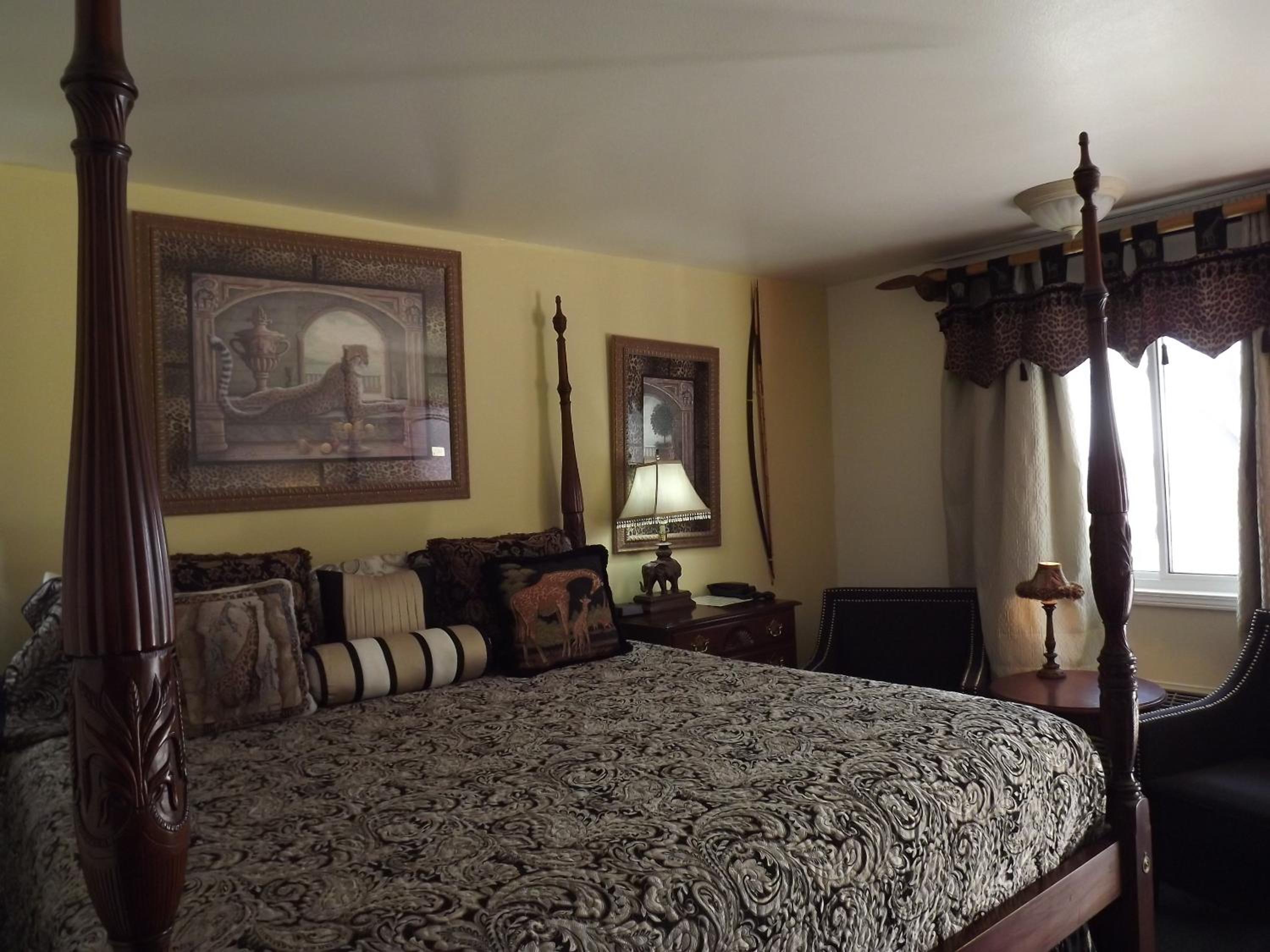 Crest Country Inn
