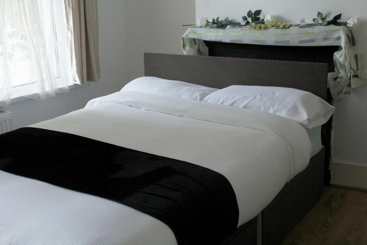 cozy rooms in London Townhouse fast links to Central