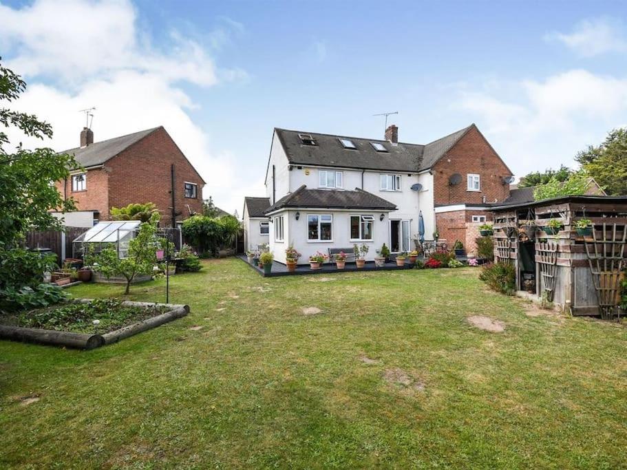 Specious 3bed property with parking & large garden view 2