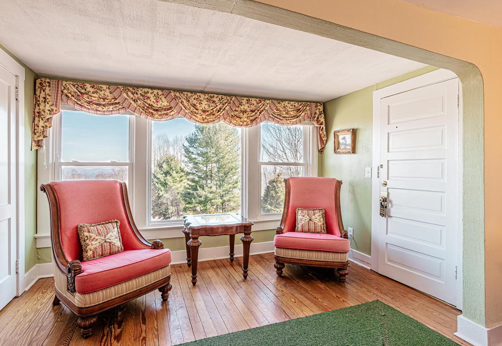 Echo Mountain Inn