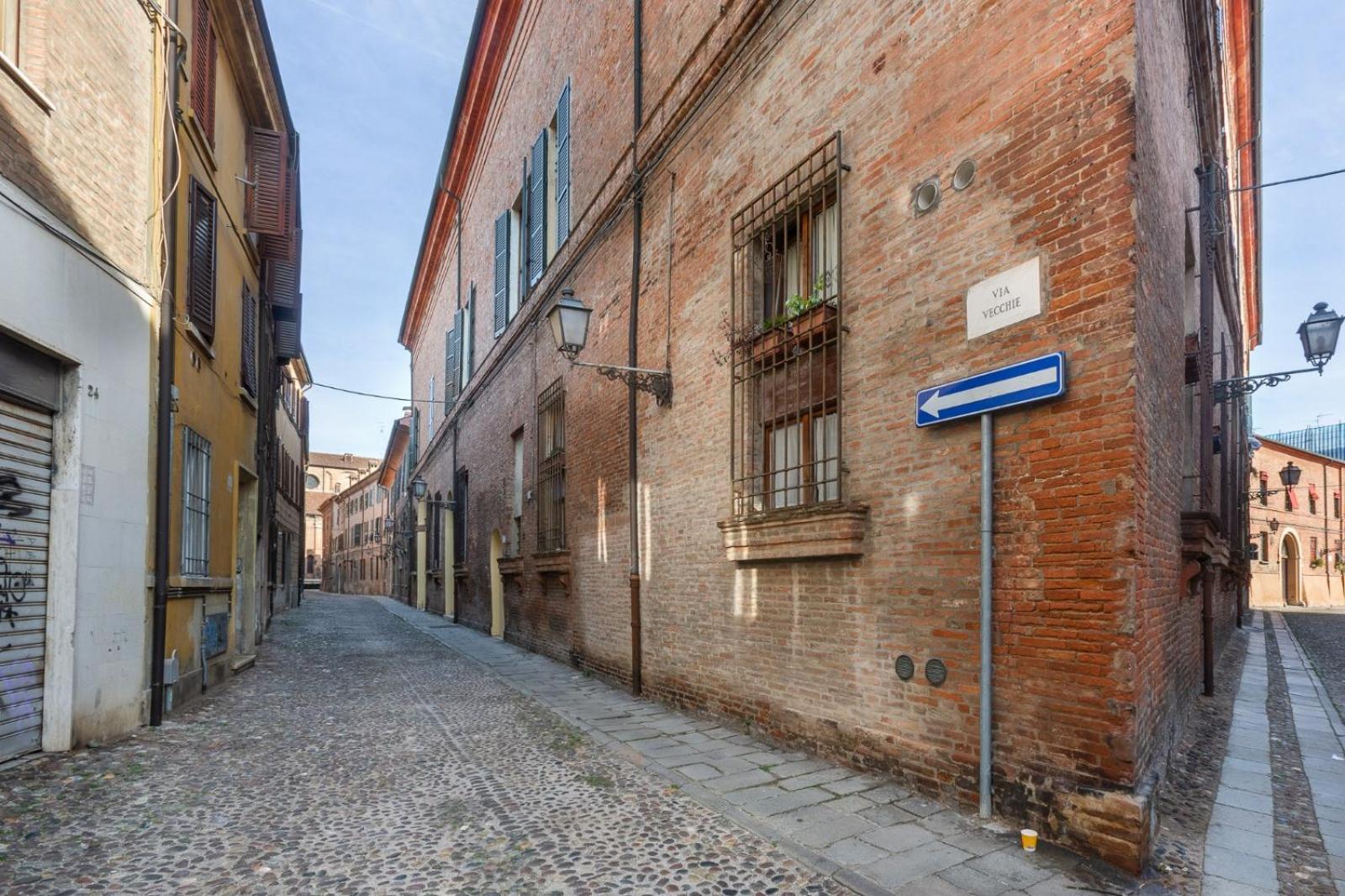 GuestHost - Central Ferrara Apartment view 4