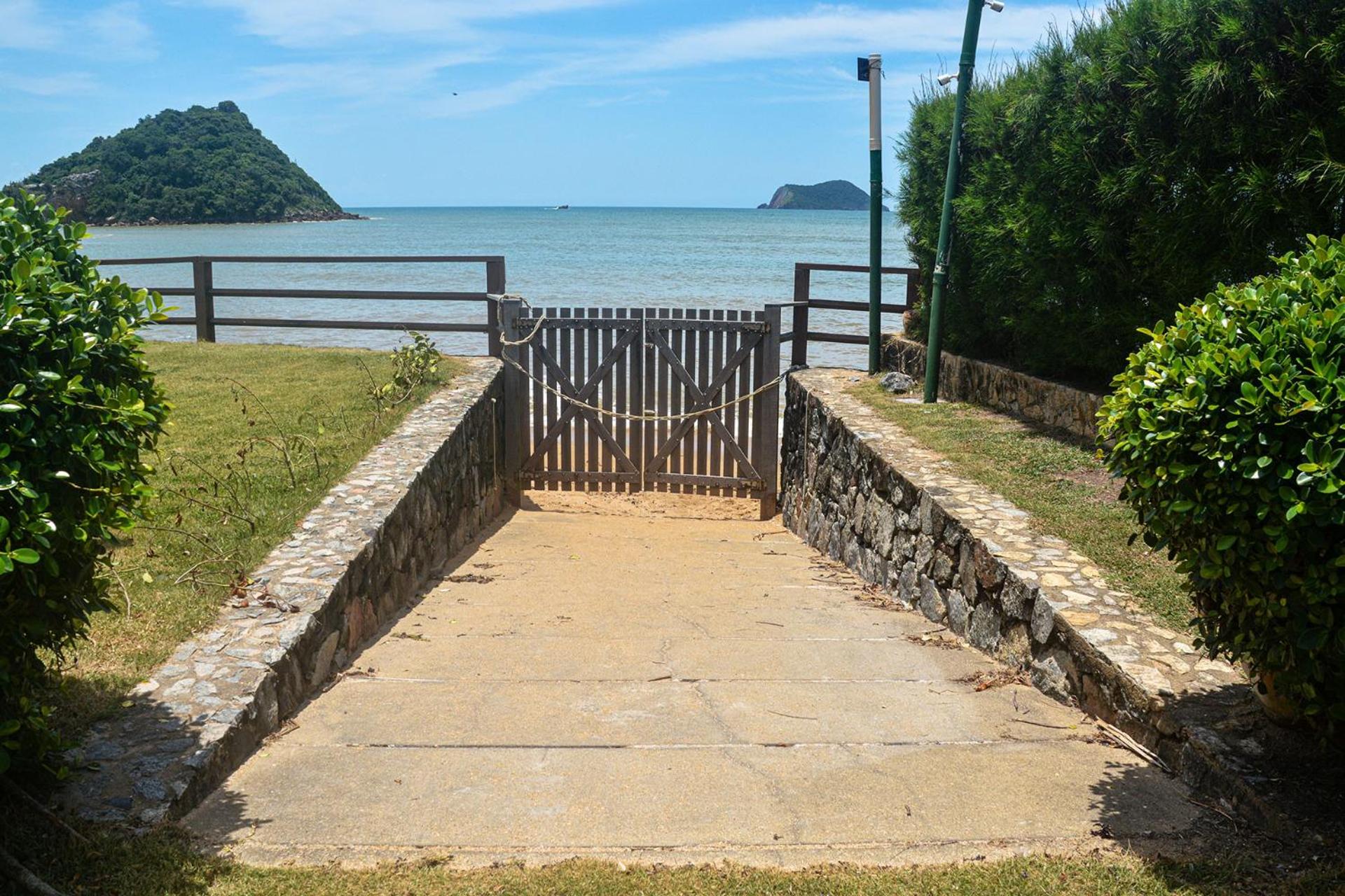 Casa pé na areia com varanda gourmet em Búzios RJ