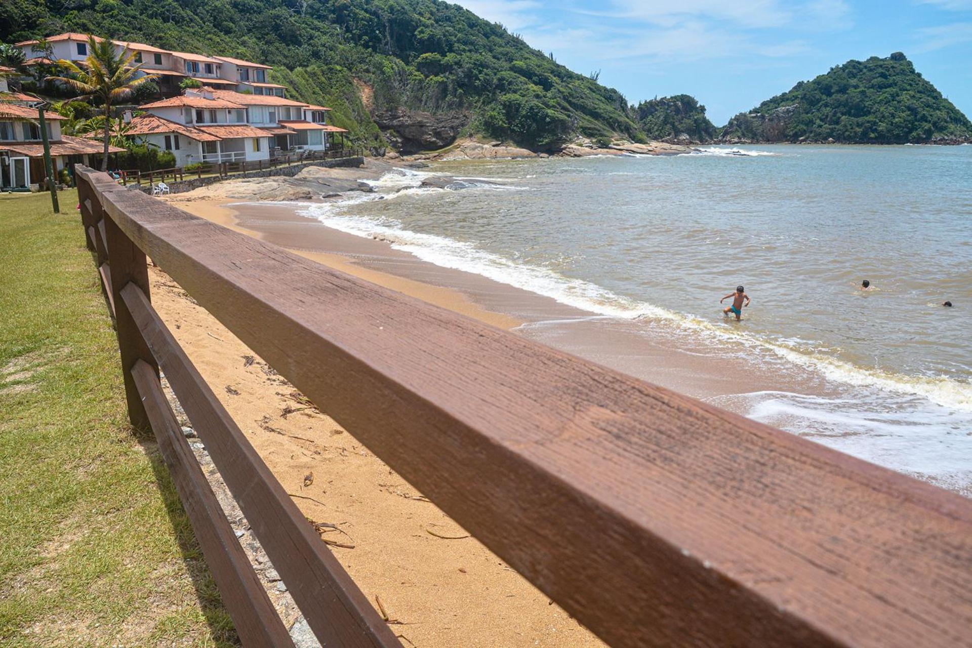 Casa pé na areia com varanda gourmet em Búzios RJ