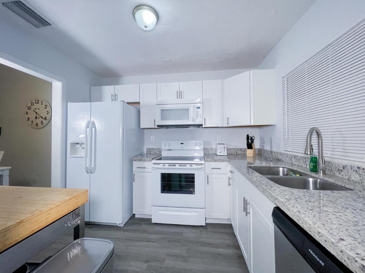 So Florida getaway! Kendall Centrally located
