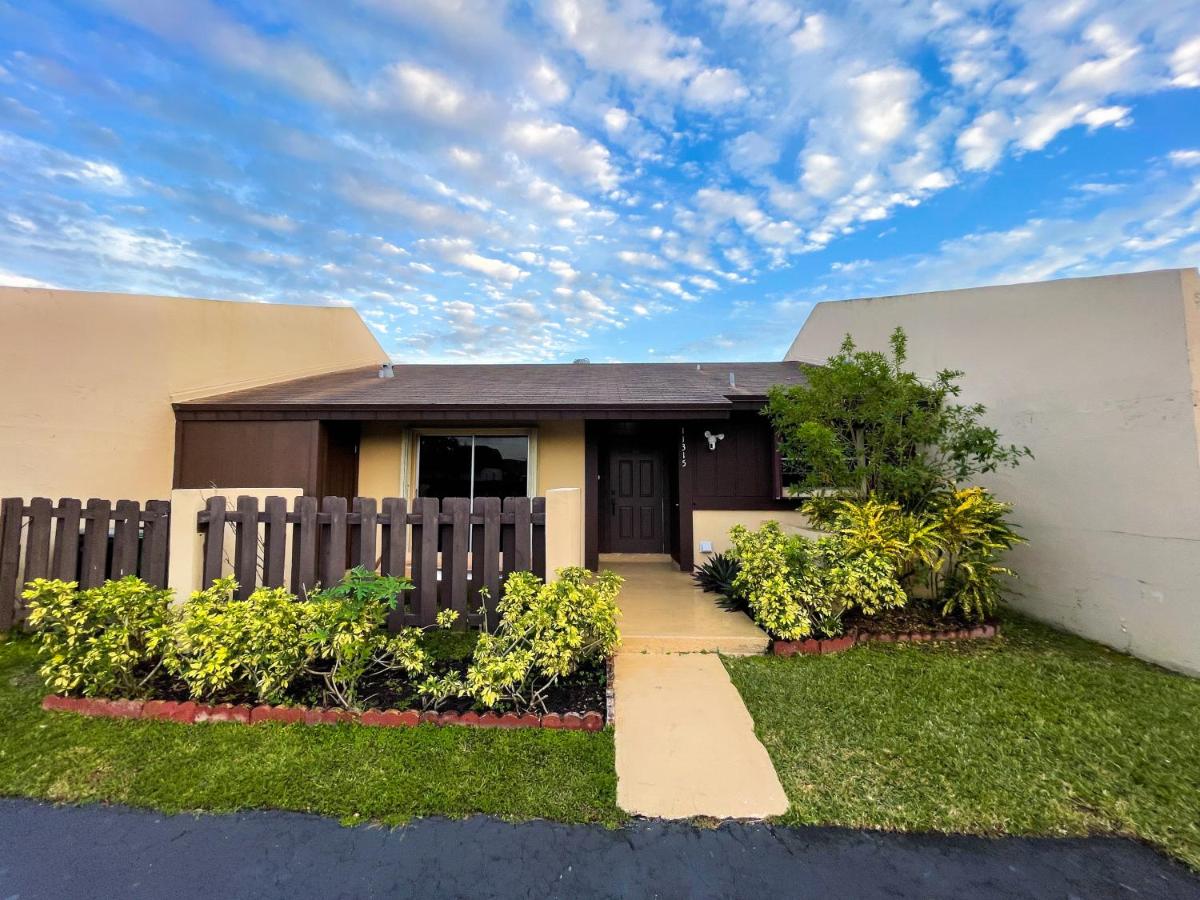 So Florida getaway! Kendall Centrally located