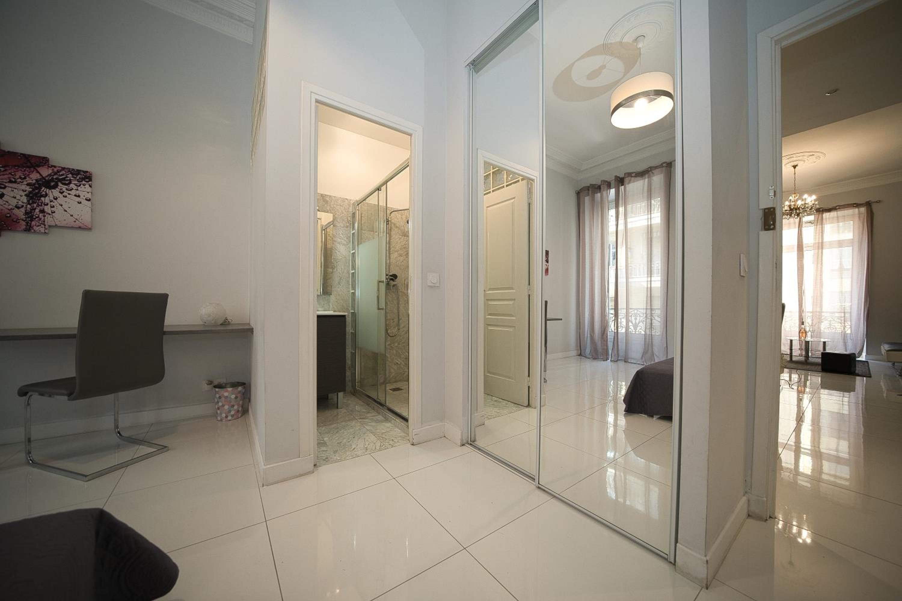 Designer Flat Nice