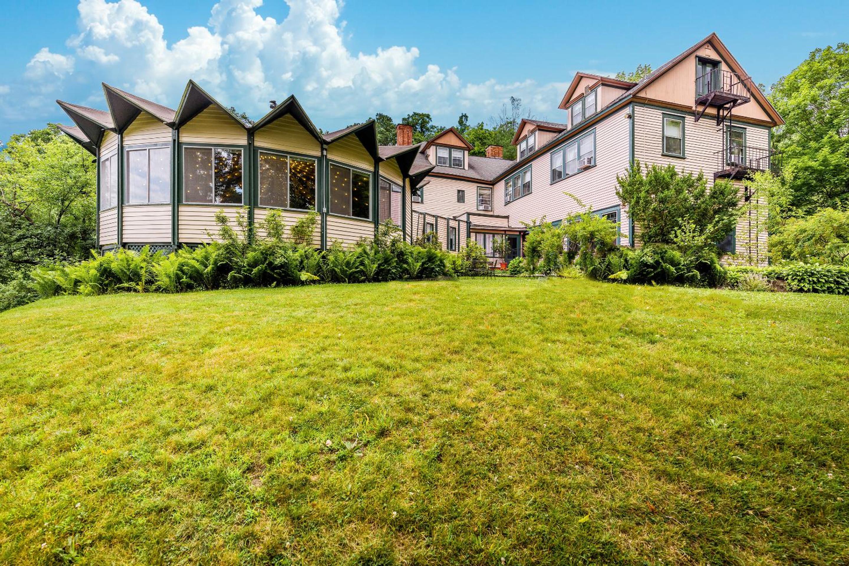 Lenox Vacations - Apple Tree Inn - Property Image 1