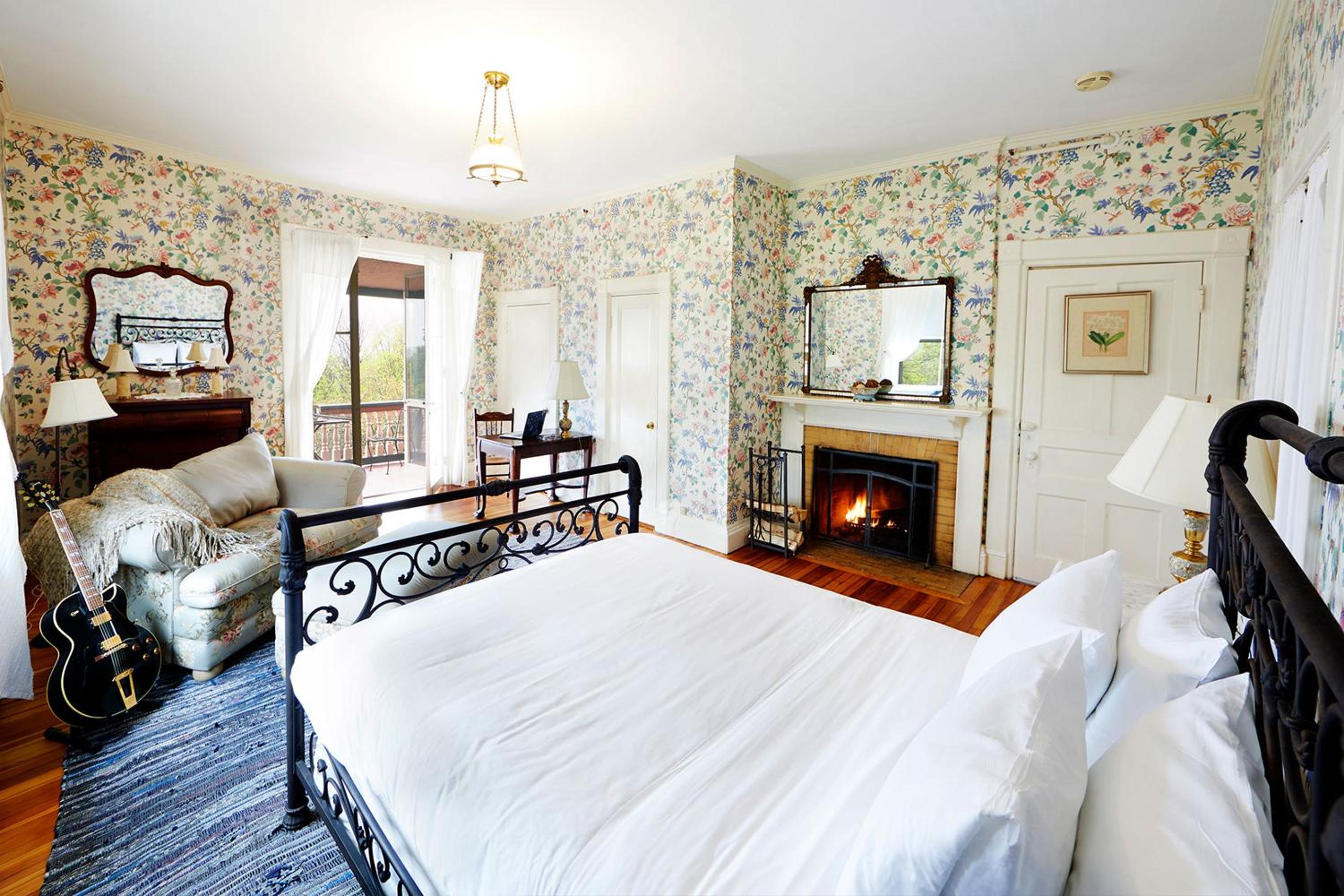 Lenox Vacations - Apple Tree Inn - Property Image 36