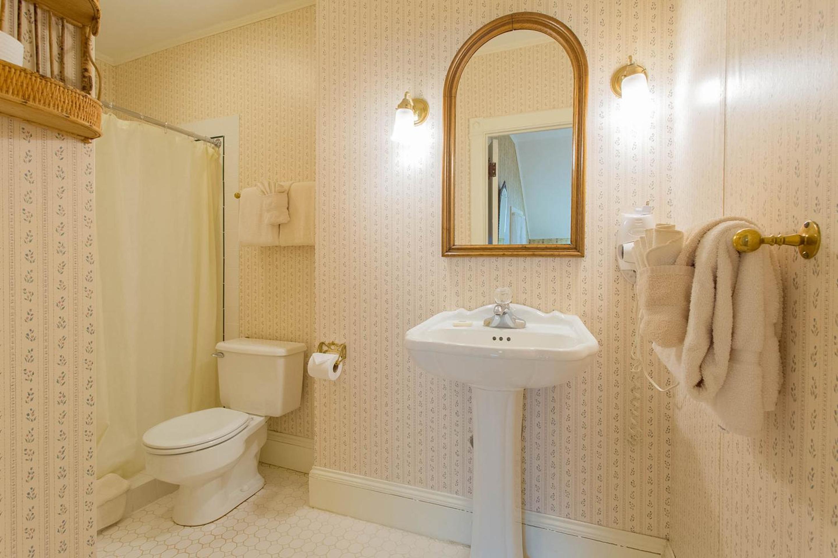 Lenox Vacations - Apple Tree Inn - Property Image 73