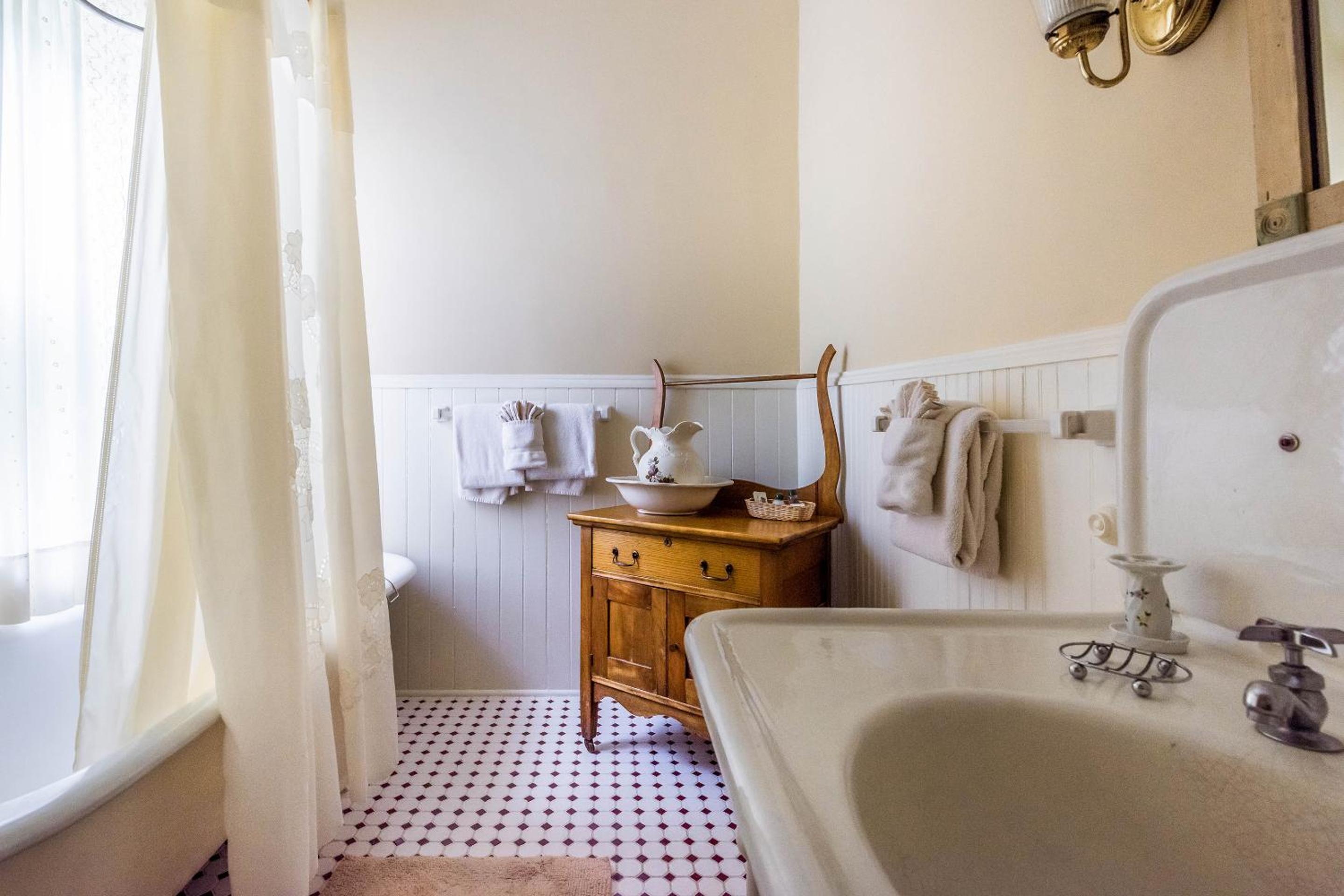 Lenox Vacations - Apple Tree Inn - Property Image 75