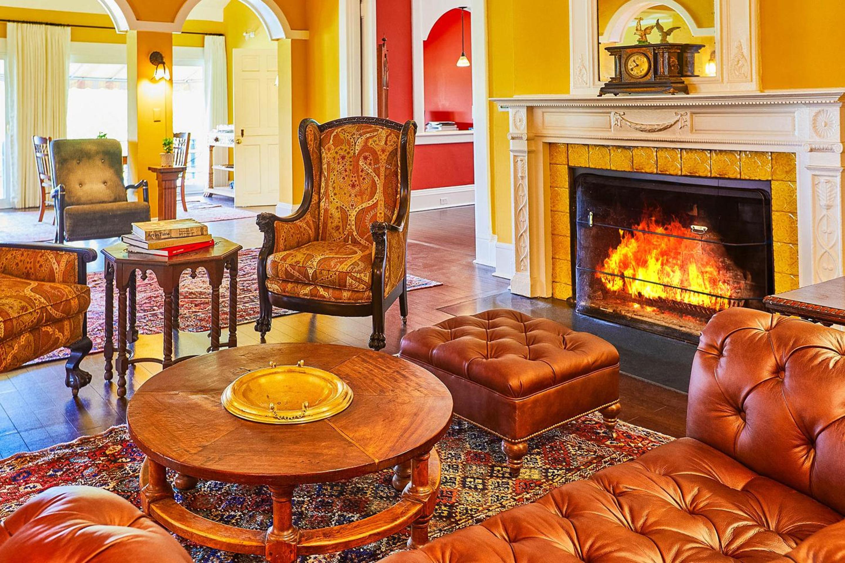 Lenox Vacations - Apple Tree Inn - Property Image 6