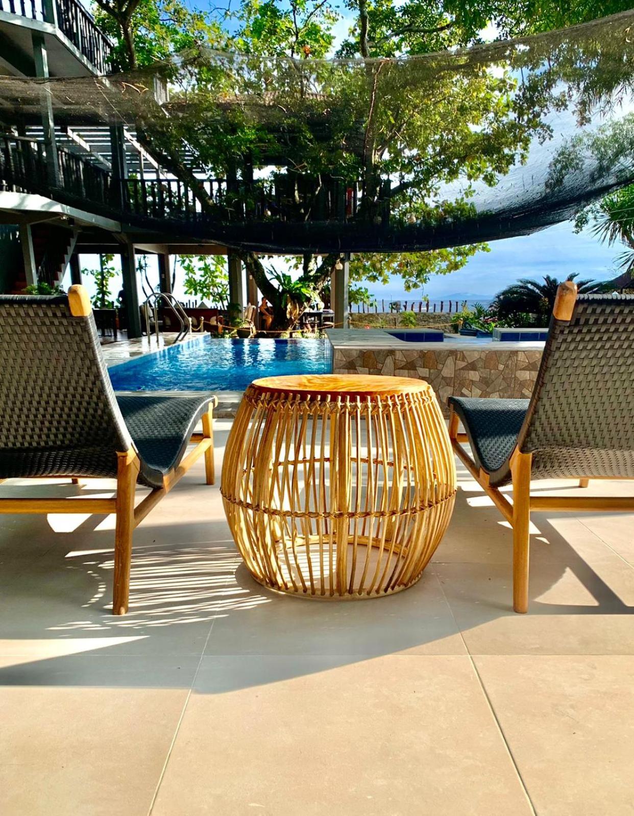 The Henry Resort Taramindu Laiya view 5