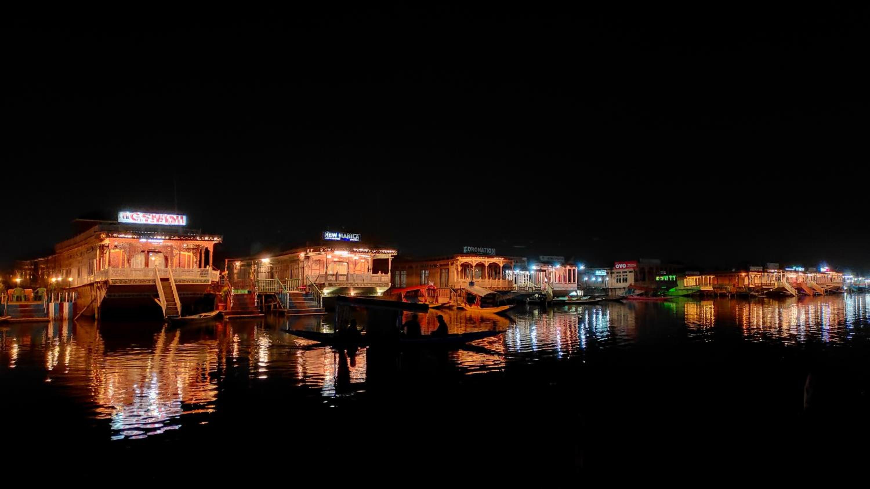 Dal Lake Heritage Houseboat New Manila view 3