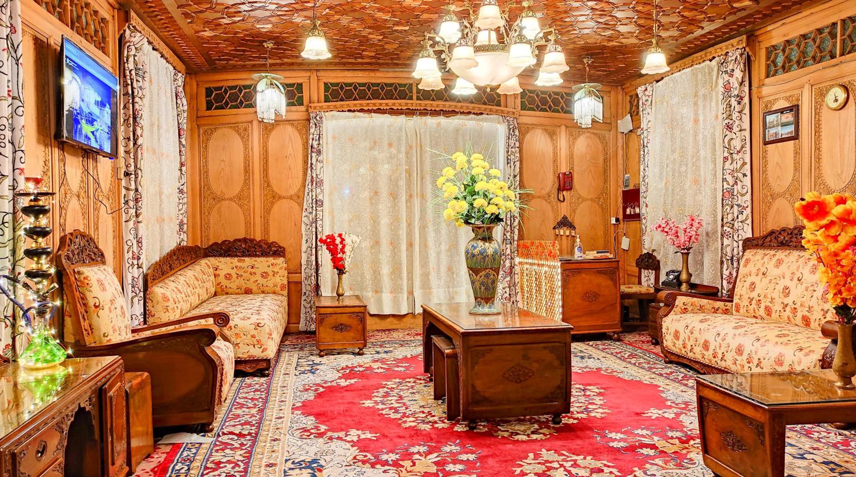Dal Lake Heritage Houseboat New Manila view 4