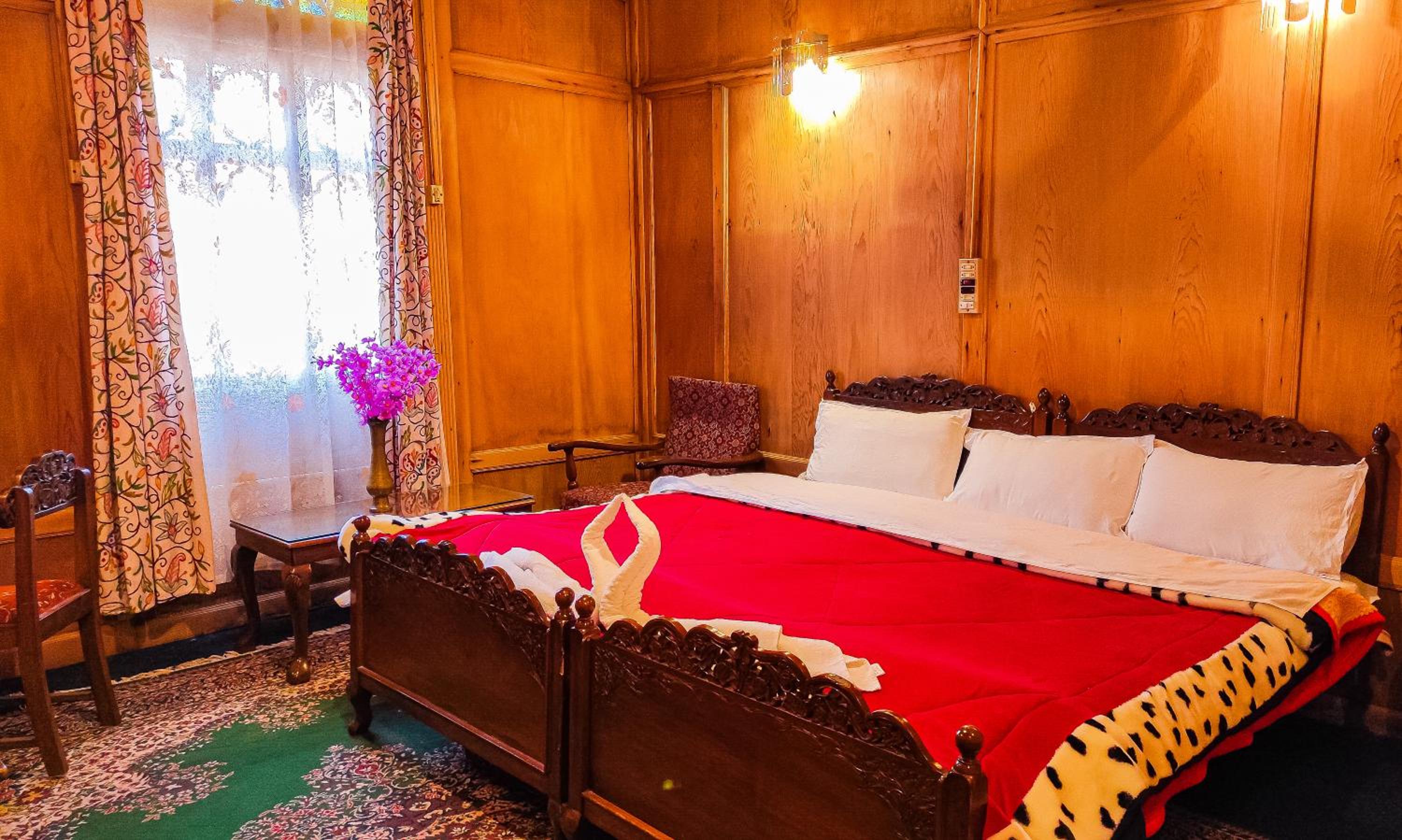 Dal Lake Heritage Houseboat New Manila view 5