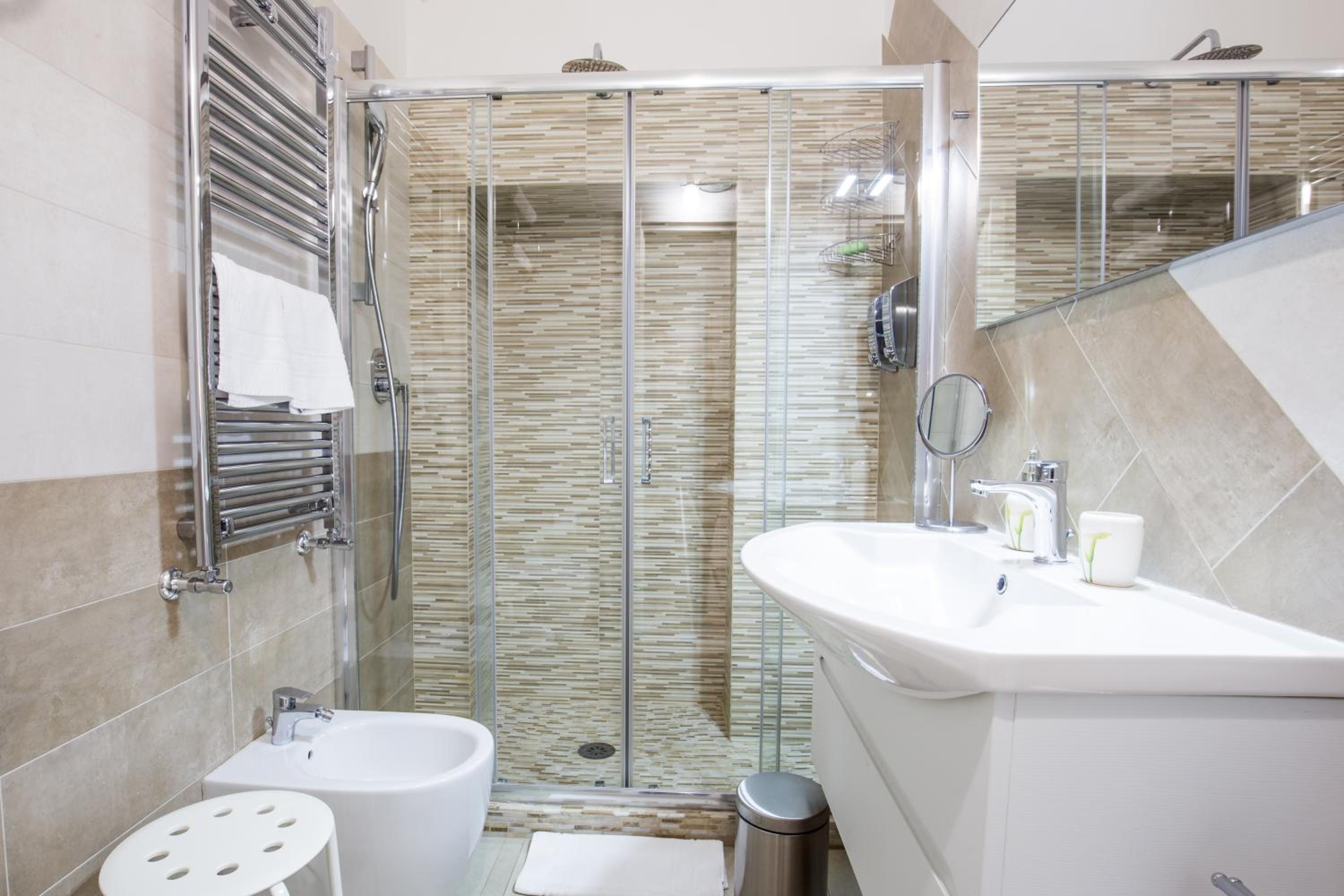 Parthenope Suite Rooms Vomero Vanvitelli a 2 min quartieri spagno via Toledo