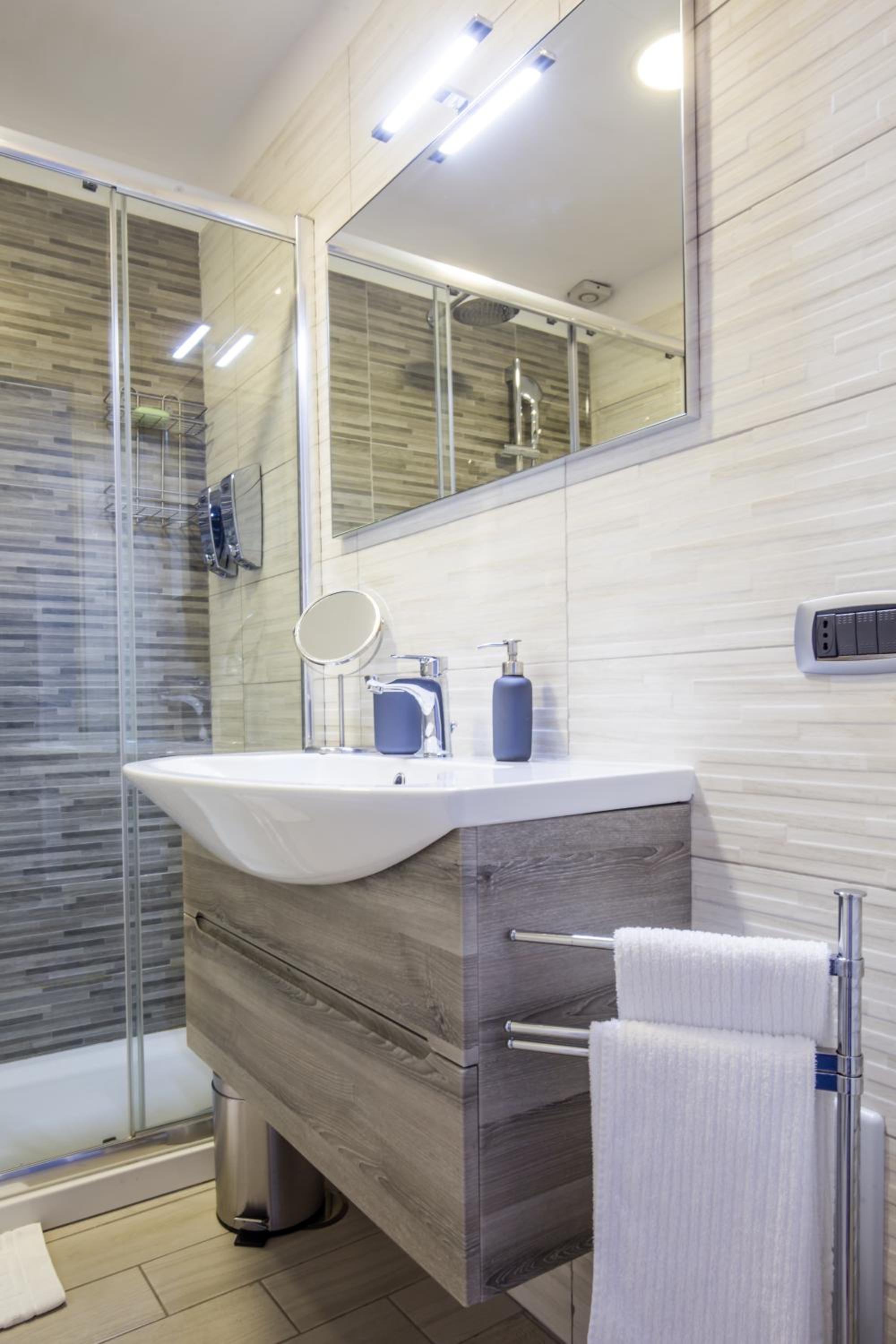 Parthenope Suite Rooms Vomero Vanvitelli a 2 min quartieri spagno via Toledo