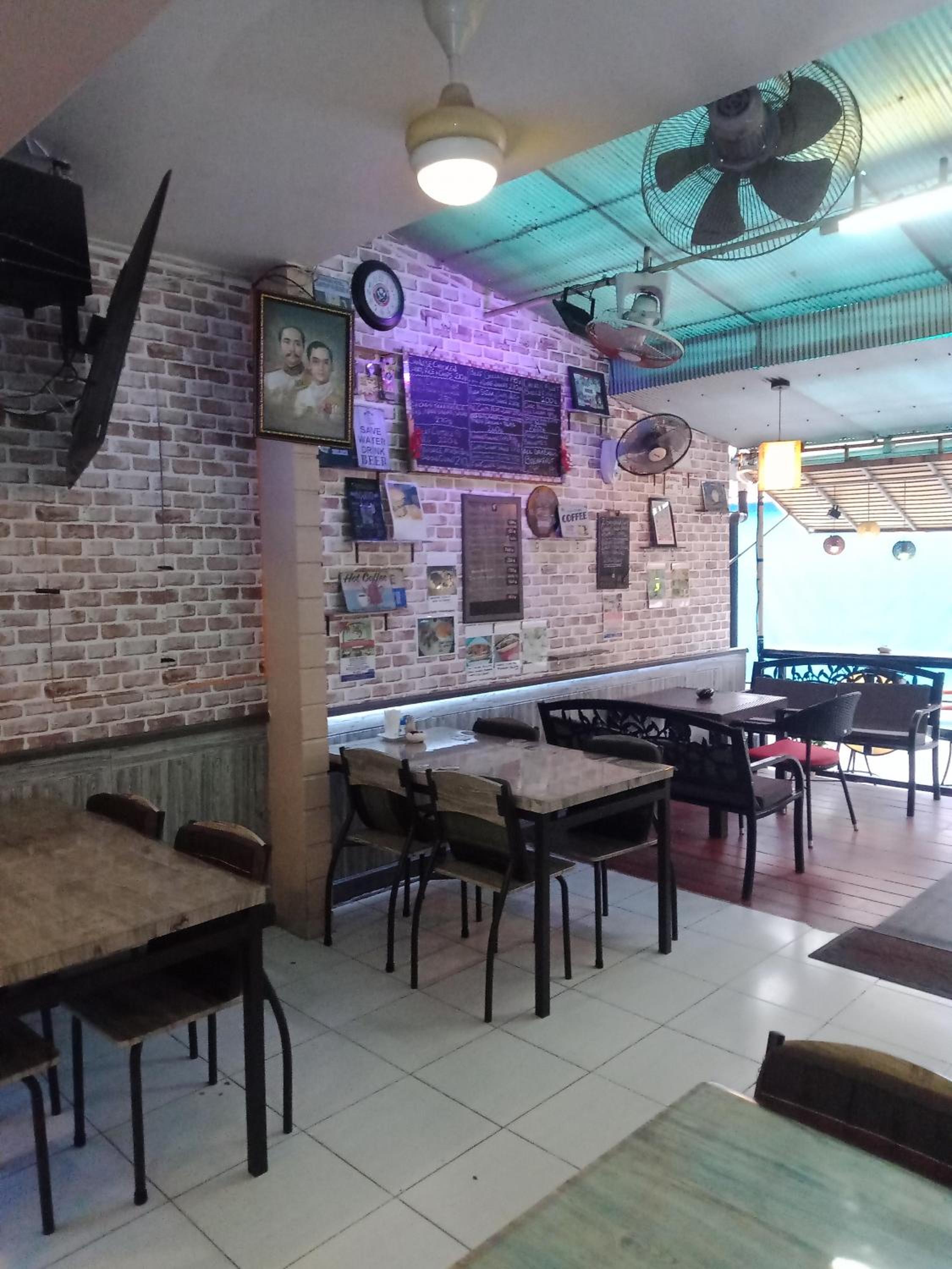 Living Room Guesthouse & Cafe Bar view 3