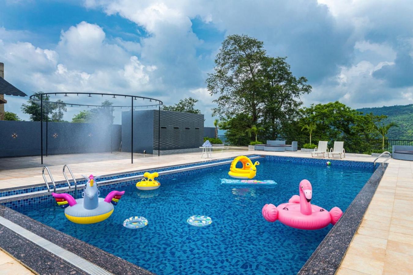SaffronStays Sundowner - 8BR Morbe-view villa, grand pool, outdoor bar, gazebo, TT & pool table, rain dance, award-winning view 3