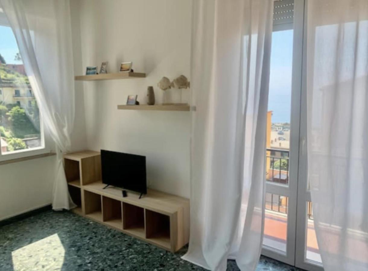 2-bedroom sunny sea view with balcony, La Casa Di Christine photo 5