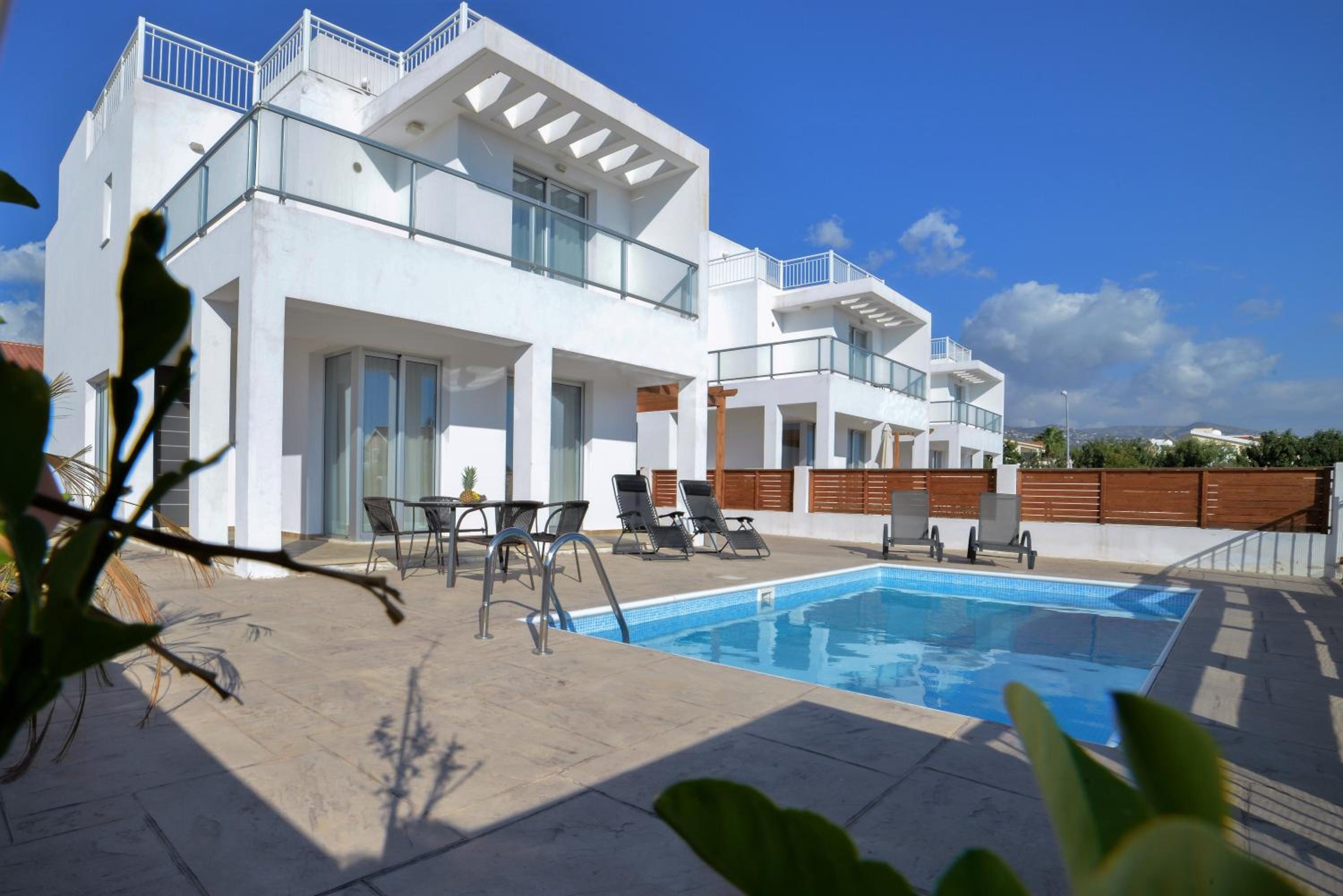 Coral Bay Villa 4, walking distance to Coral Bay