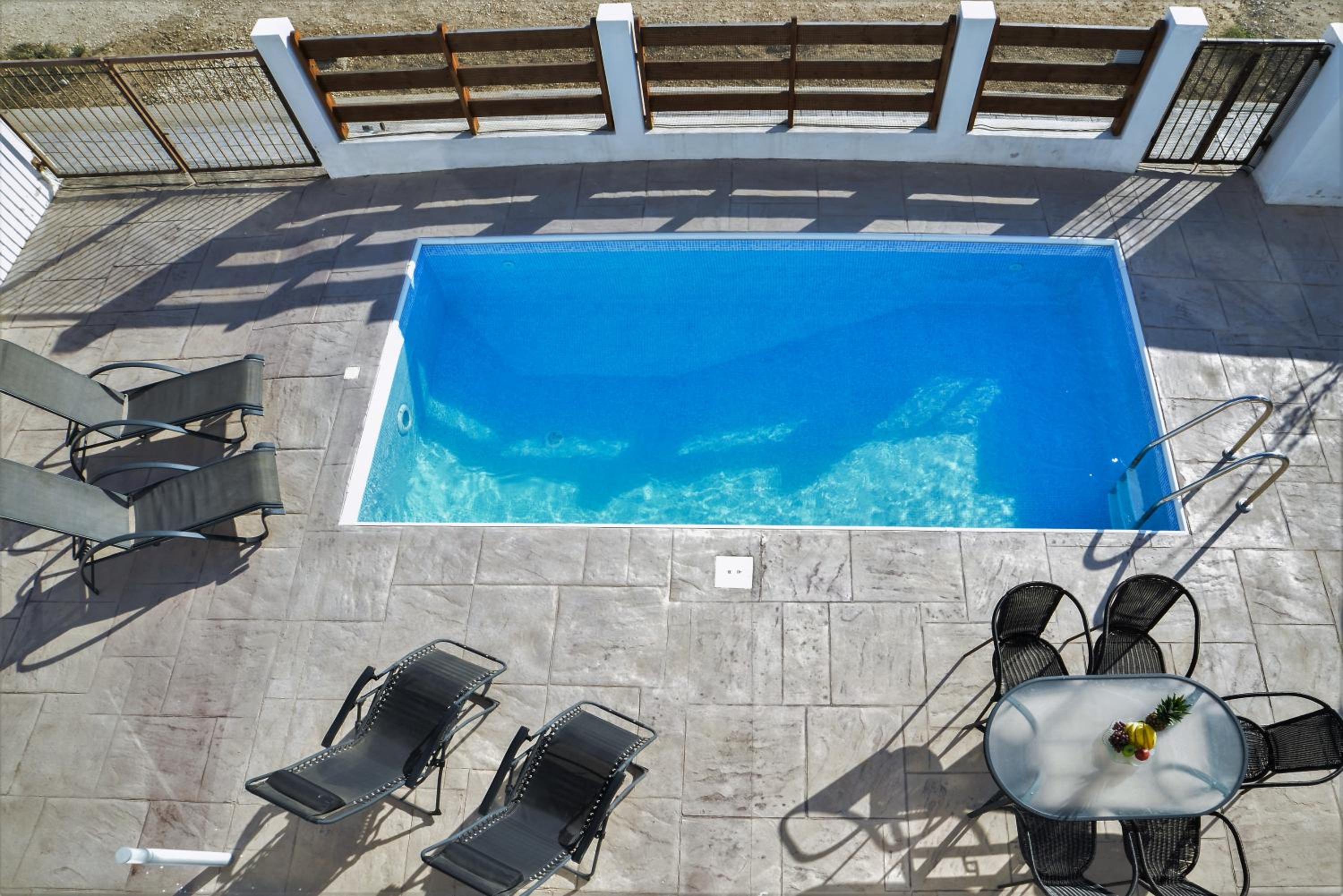 Coral Bay Villa 4, walking distance to Coral Bay