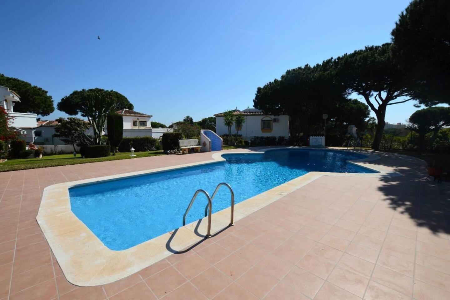 Beautiful townhouse-end of row in Calahonda Mijas photo 2
