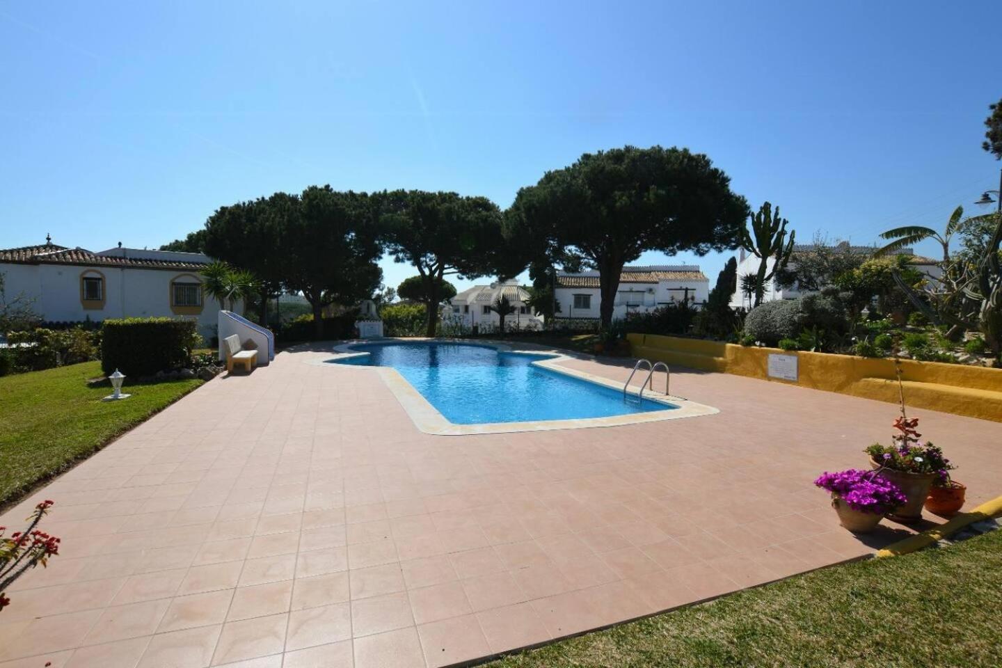 Beautiful townhouse-end of row in Calahonda Mijas photo 3