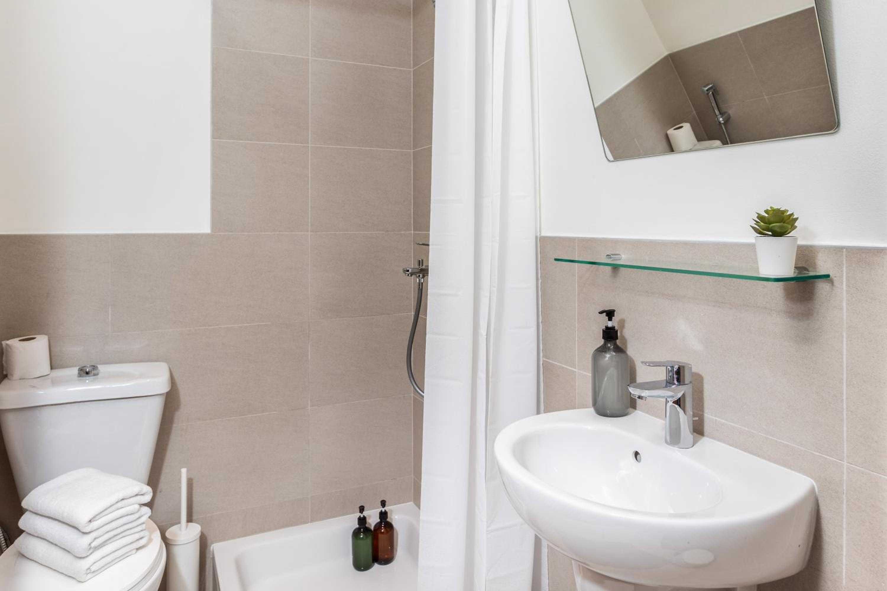 Spacious & Full of light 3BR+ kids Dubai Mall