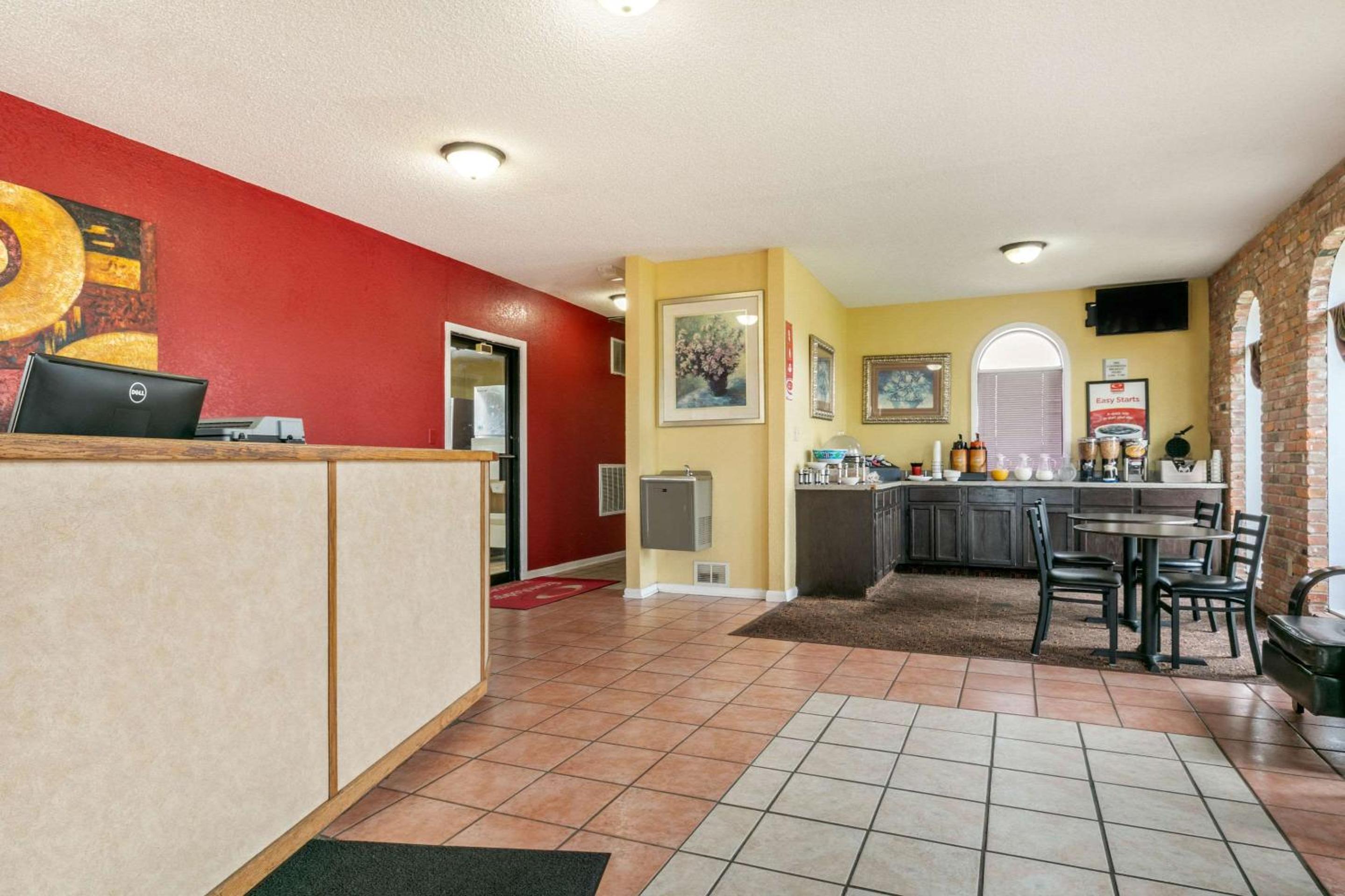 Jonesboro Vacations - Econo Lodge Jonesboro - Property Image 3