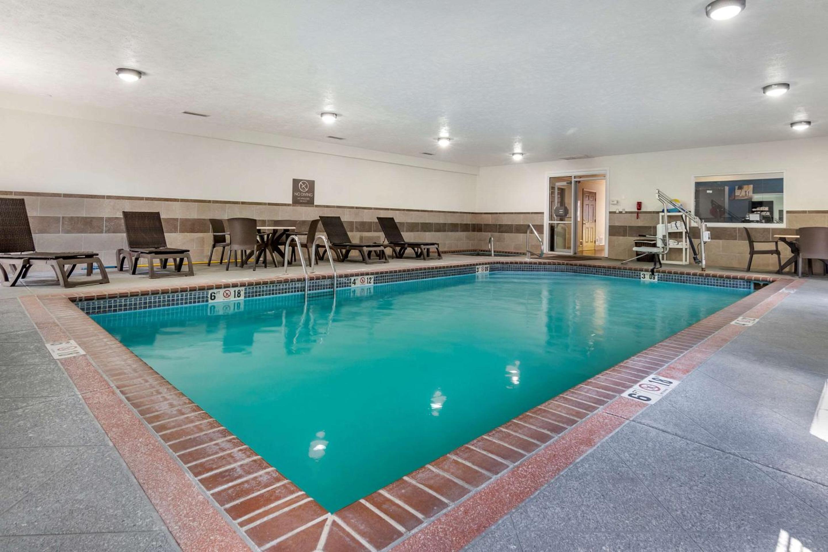 Junction City Vacations - Comfort Inn  Suites Junction City - near Fort Riley - Property Image 9