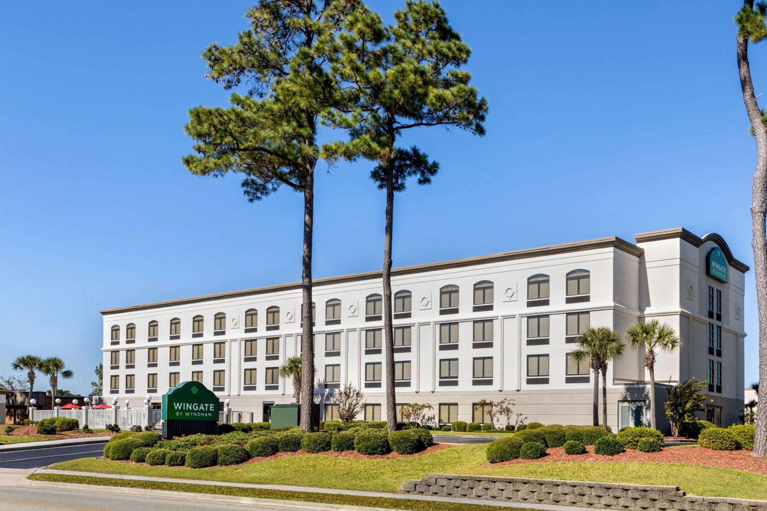 Hotel Wingate by Wyndham Wilmington - Image 1