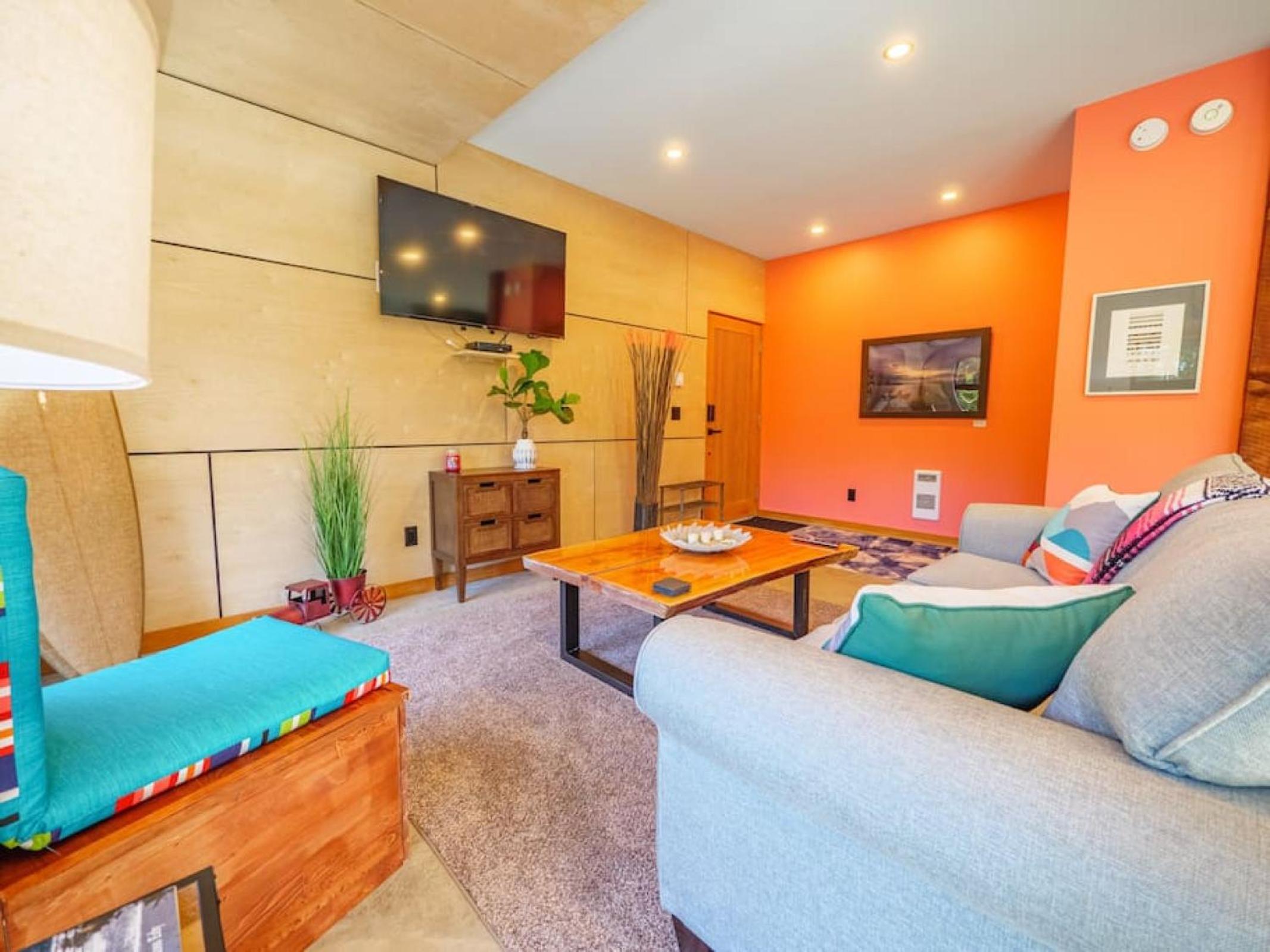 The Black Pearl, Luxury King Bed and Patio view 4